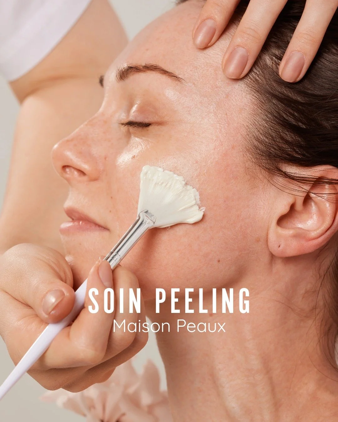 Le peeling doux Maison Peaux !

Contrairement aux id&eacute;es re&ccedil;ues, un peeling n&rsquo;est pas forc&eacute;ment agressif ou d&eacute;capant.
Chez Maison Peaux, nous utilisons des peelings adapt&eacute;s &agrave; votre peau, qui stimulent le