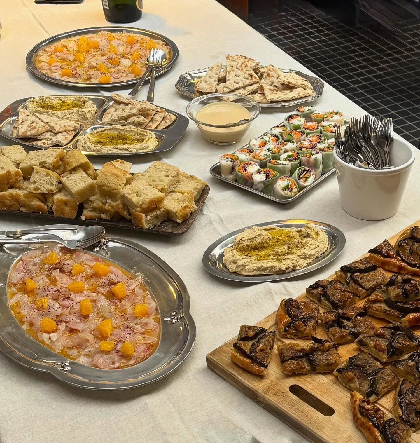 La semaine derni&egrave;re, nous avons eu le plaisir de pr&eacute;parer un buffet sur-mesure pour une journ&eacute;e shooting &agrave; Bordeaux pour une entreprise d&rsquo;assurance locale. Une journ&eacute;e rythm&eacute;e par les rencontres et les 