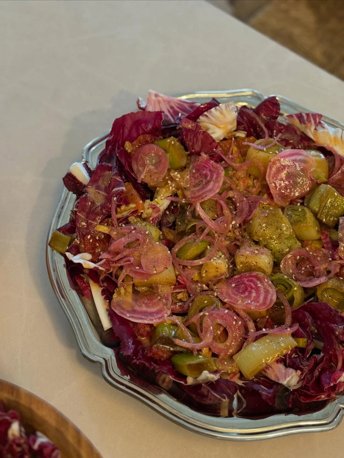 Cuisine sant&eacute; et bien-&ecirc;tre - retraite de yoga 

Salade d&rsquo;hiver tr&eacute;vise, betterave, poireaux, orange sanguine, zaatar, pickles d&rsquo;oignons rouges