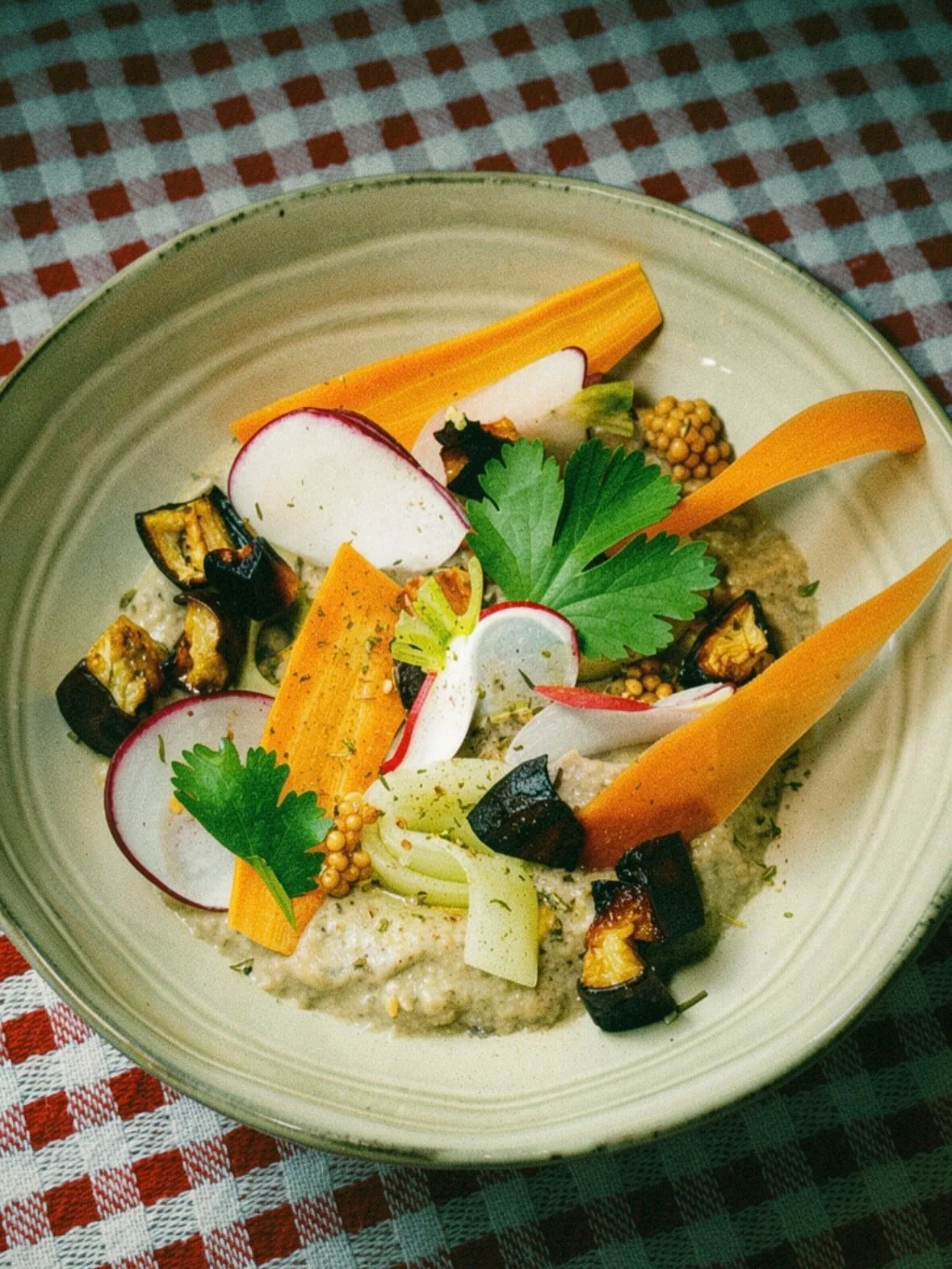 La semaine derni&egrave;re 🍓 

4 jours &agrave; cuisiner pour une retraite de yoga &agrave; la @villa_la_tosca, organis&eacute;e par @namastrip.retreats 

Merci @maisonsauvage.yoga 🫶🏻