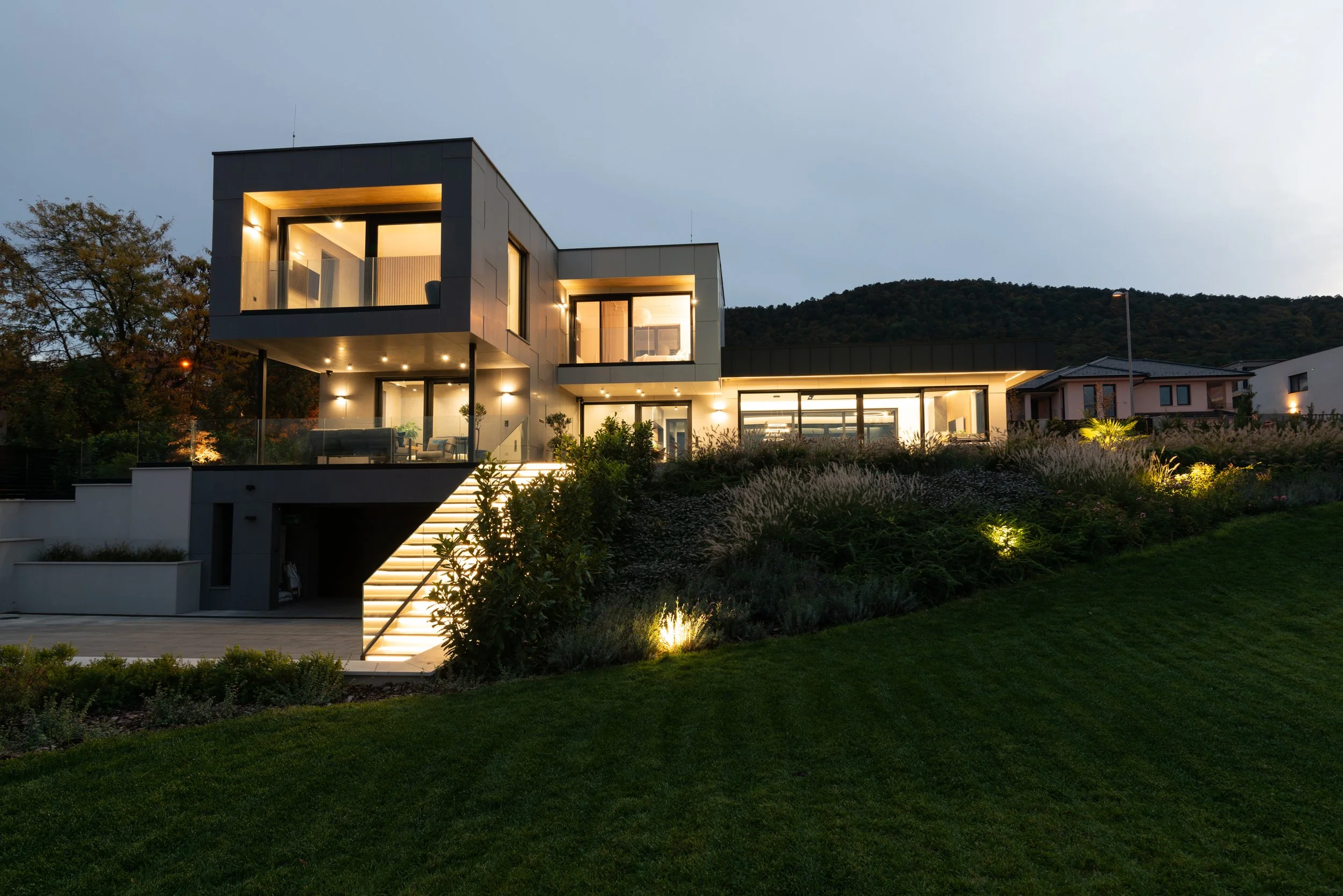 Óbudai villa esti kerti kép