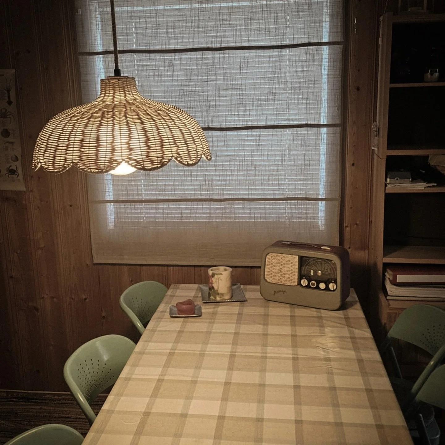 Will we ever get a signal from this dying radio? 📻