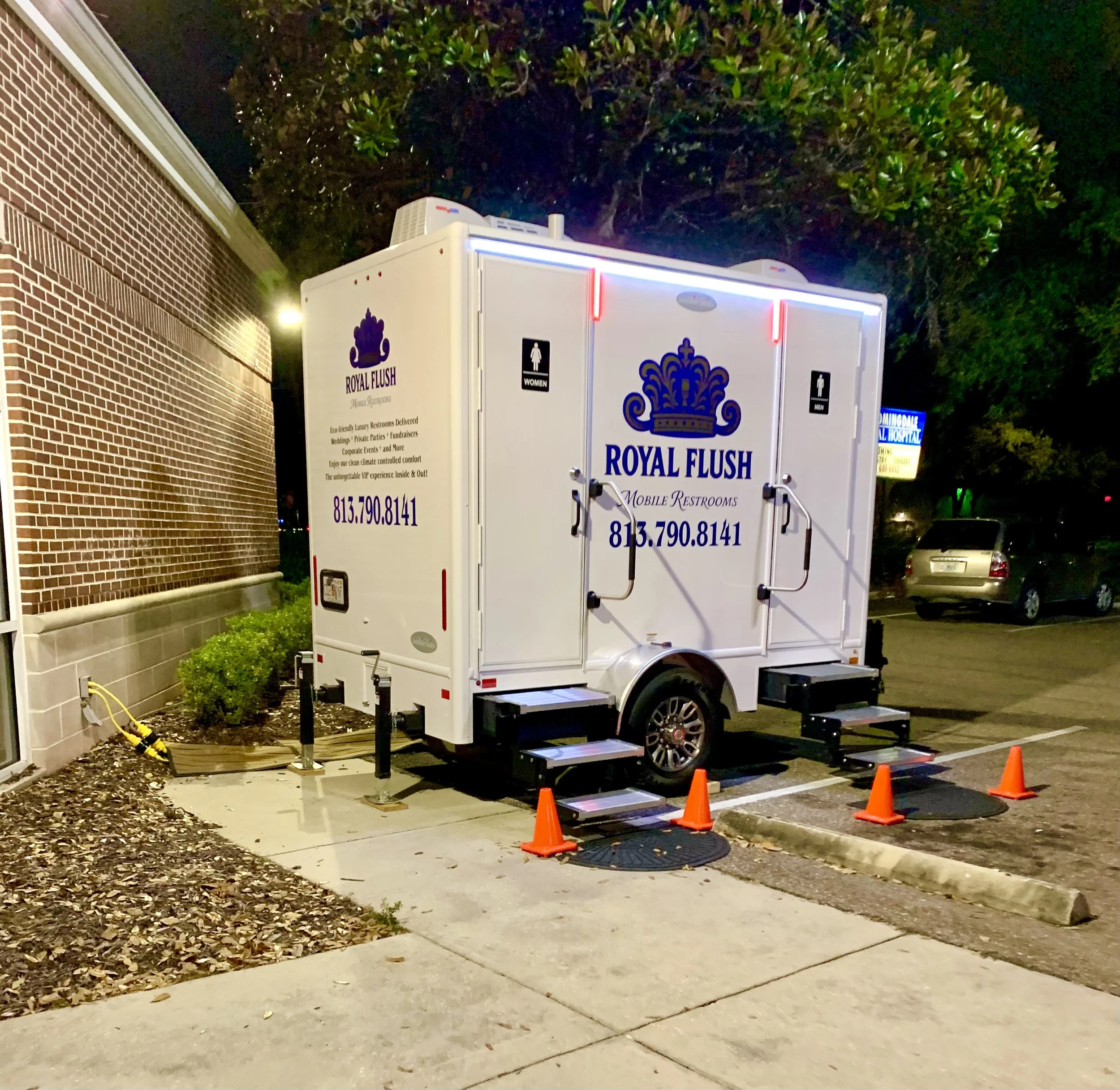 Restroom trailer emergency set-up for plumbing outages and repairs Lithia Florida 2026