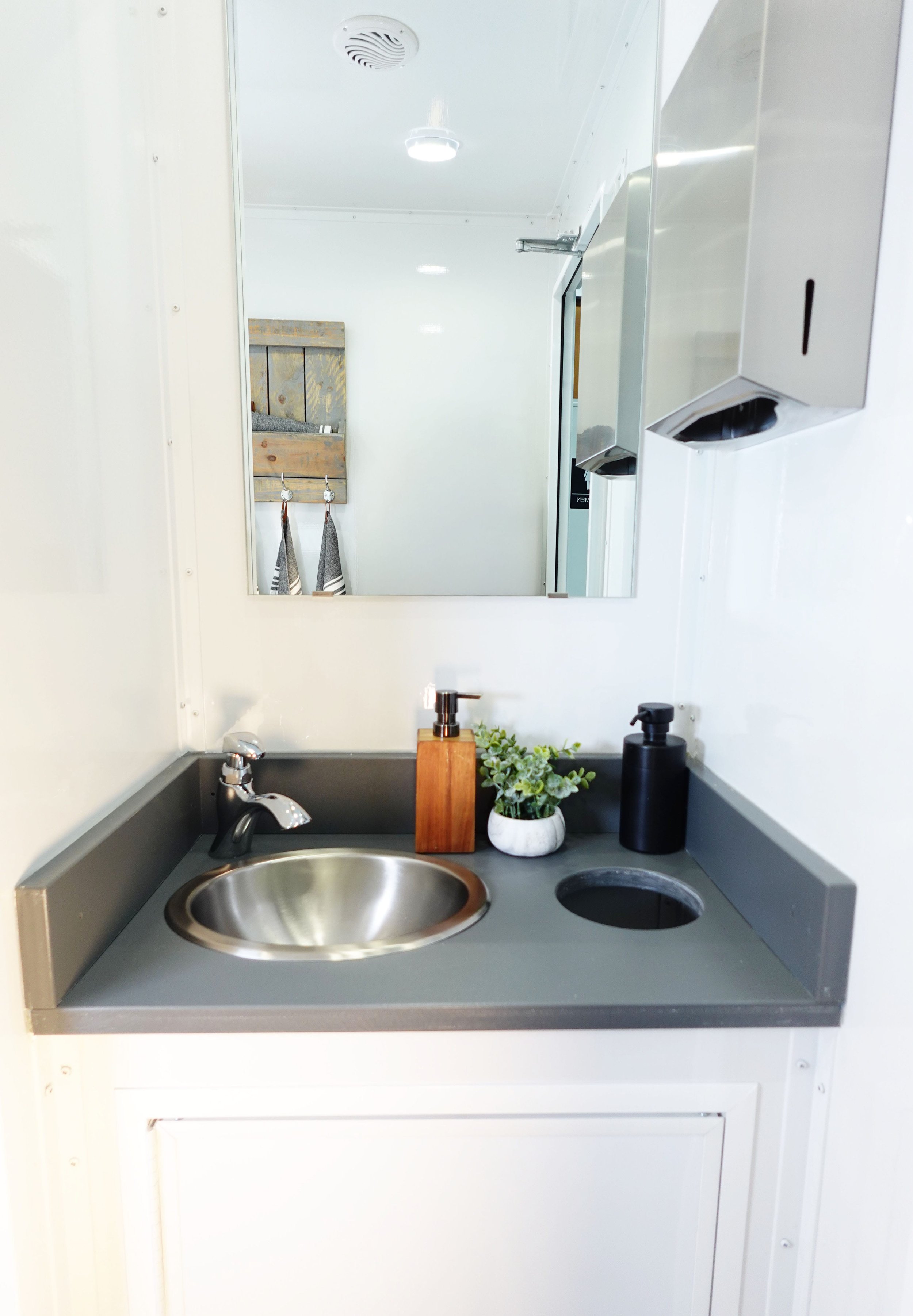 4 stall ECO interior Comm.jpg