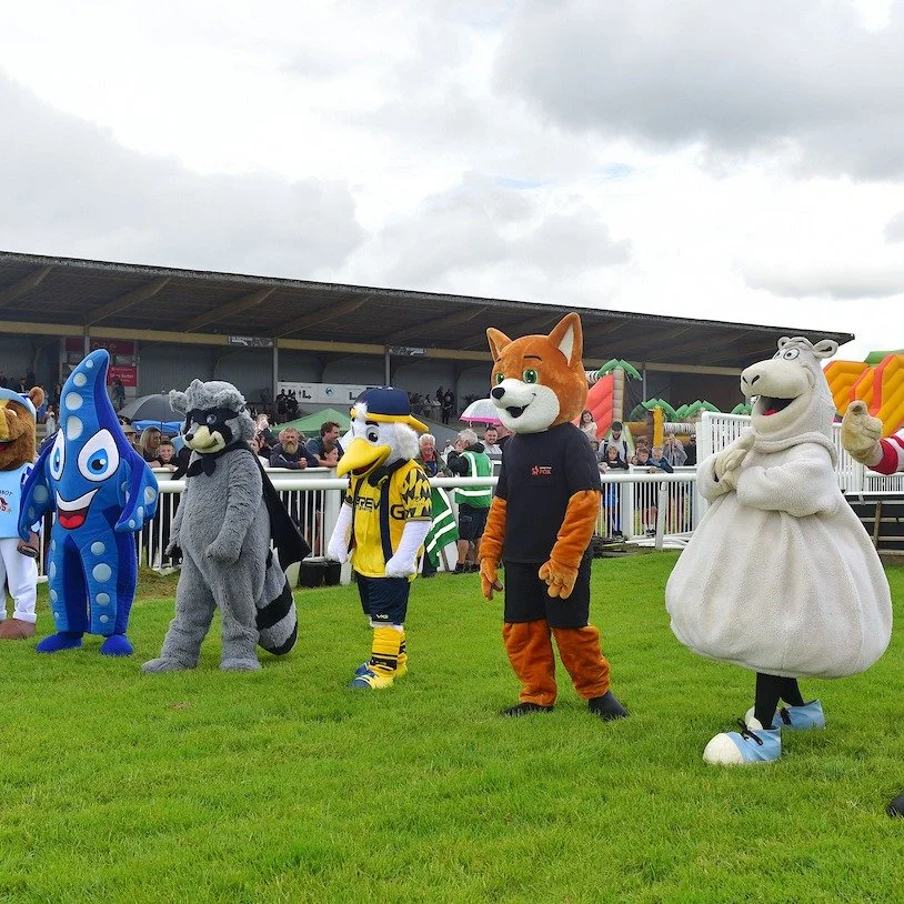 Sometimes the answer isn't another beach day, sometimes it's a day at the races.......

🐎Family Fun Day is THIS SUNDAY. Enjoy our Rowcroft Hospice Mascot race, free inflatables, magician, bubble fairy, games, Saints Southwest football activities, fa