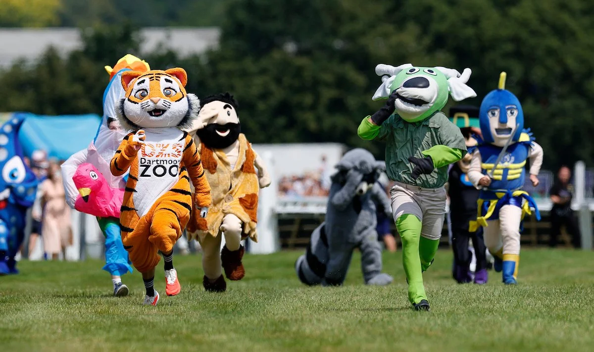 Family Fun Day Delivers Smiles, Sunshine and Spectacular Racing at Newton Abbot Racecourse