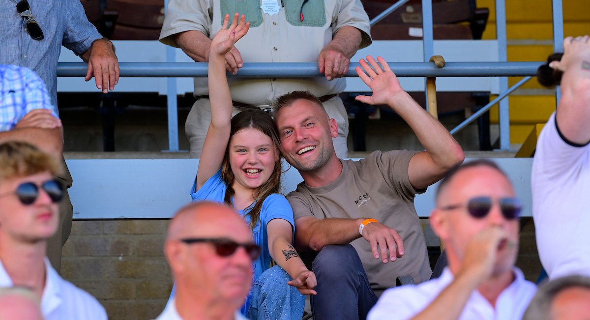 Hands up if you love Newton Abbot Racecourse!

These racegoers at our recent Family Fun Day certainly do😍

We've plenty to enjoy here at the racecourse this summer - why not bring the whole family along to our Country Show on the 8th August or book 