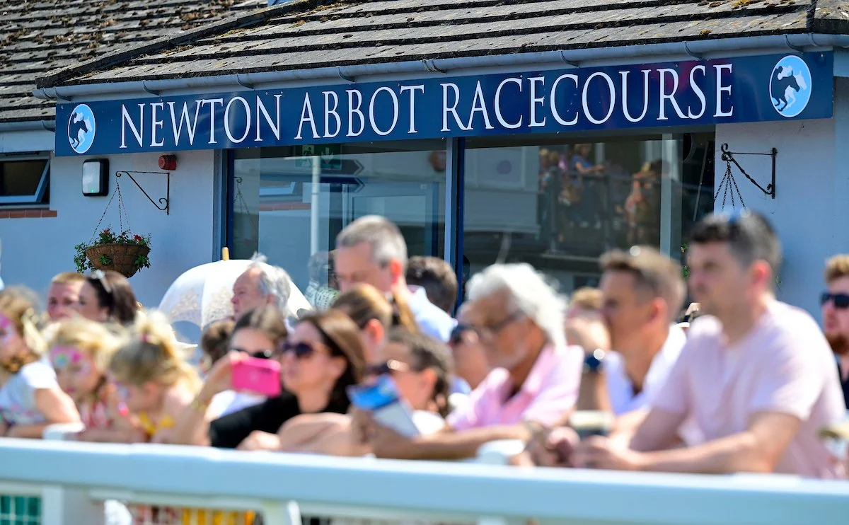 Jump Racing - Afternoon - Meet An Equine Hero