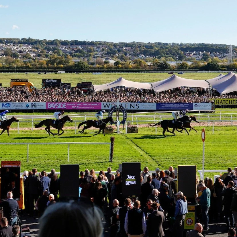 🔥 WHAT A SATURDAY! 🔥

Great crowds, high energy and an atmosphere to remember! 🙌

From @invades__ bringing festival vibes to the centre course with their very own mini festival village, to an unforgettable afternoon of close racing, there was plen