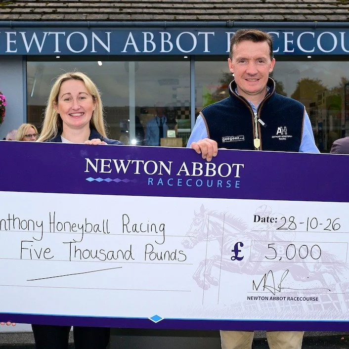 What a way to round off our 2026 season! 🎉

At our final fixture yesterday, we were delighted to present @anthonyhoneyballracing with the &pound;5,000 prize for winning our inaugural Best Turned Out Award! 👏🐴

Introduced this season to recognise t