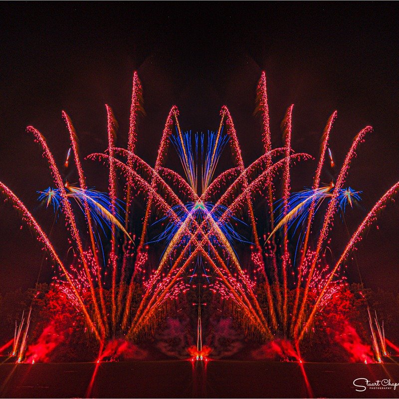 🎉 Fireworks with added EXTRA! 🎉

Thinking of coming to our fireworks night on Saturday 7th? Have you thought about booking our VIP Viewing Experience?

✅ VIP room in our Teign Suite with balcony viewing
✅ Hot and cold buffet
✅ VIP bar 
✅ Welcome dr