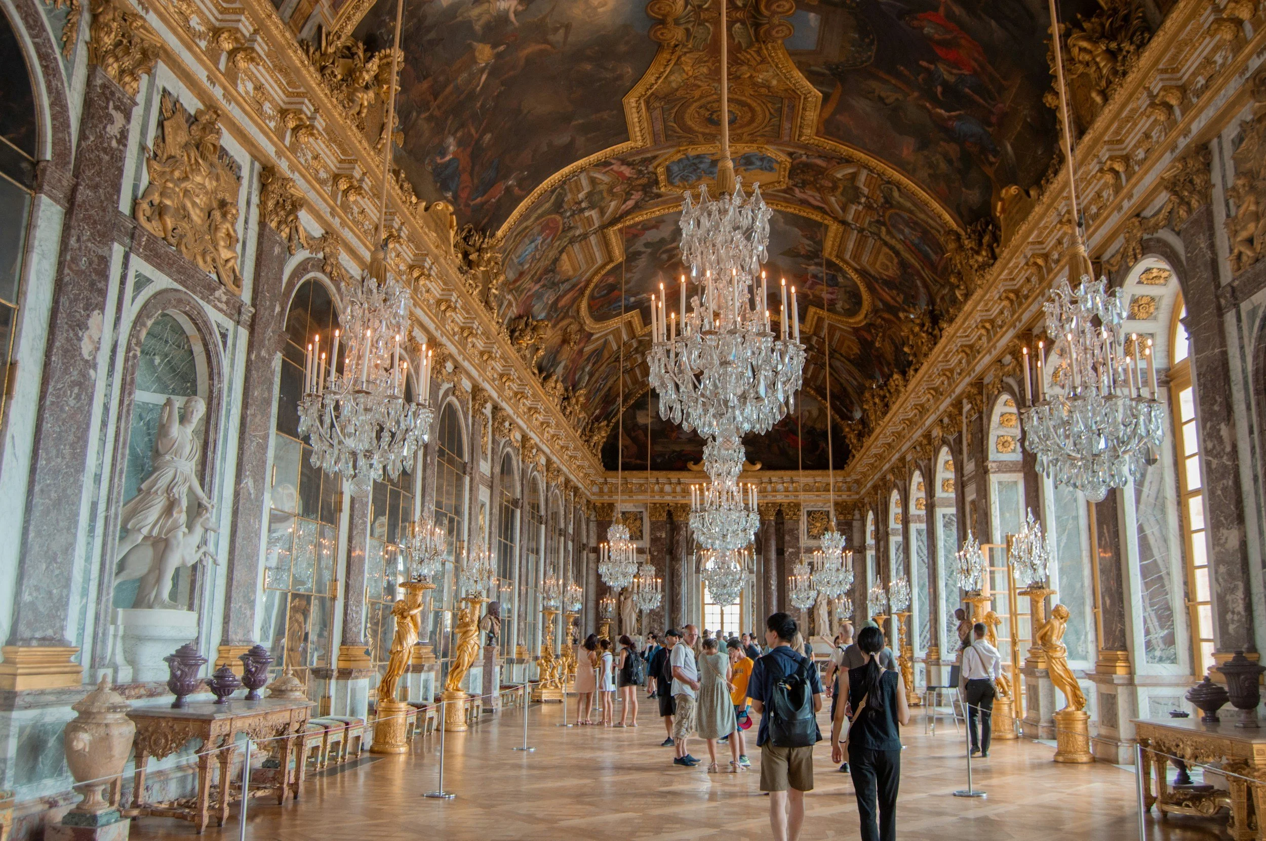Tour Versailles on a group trip