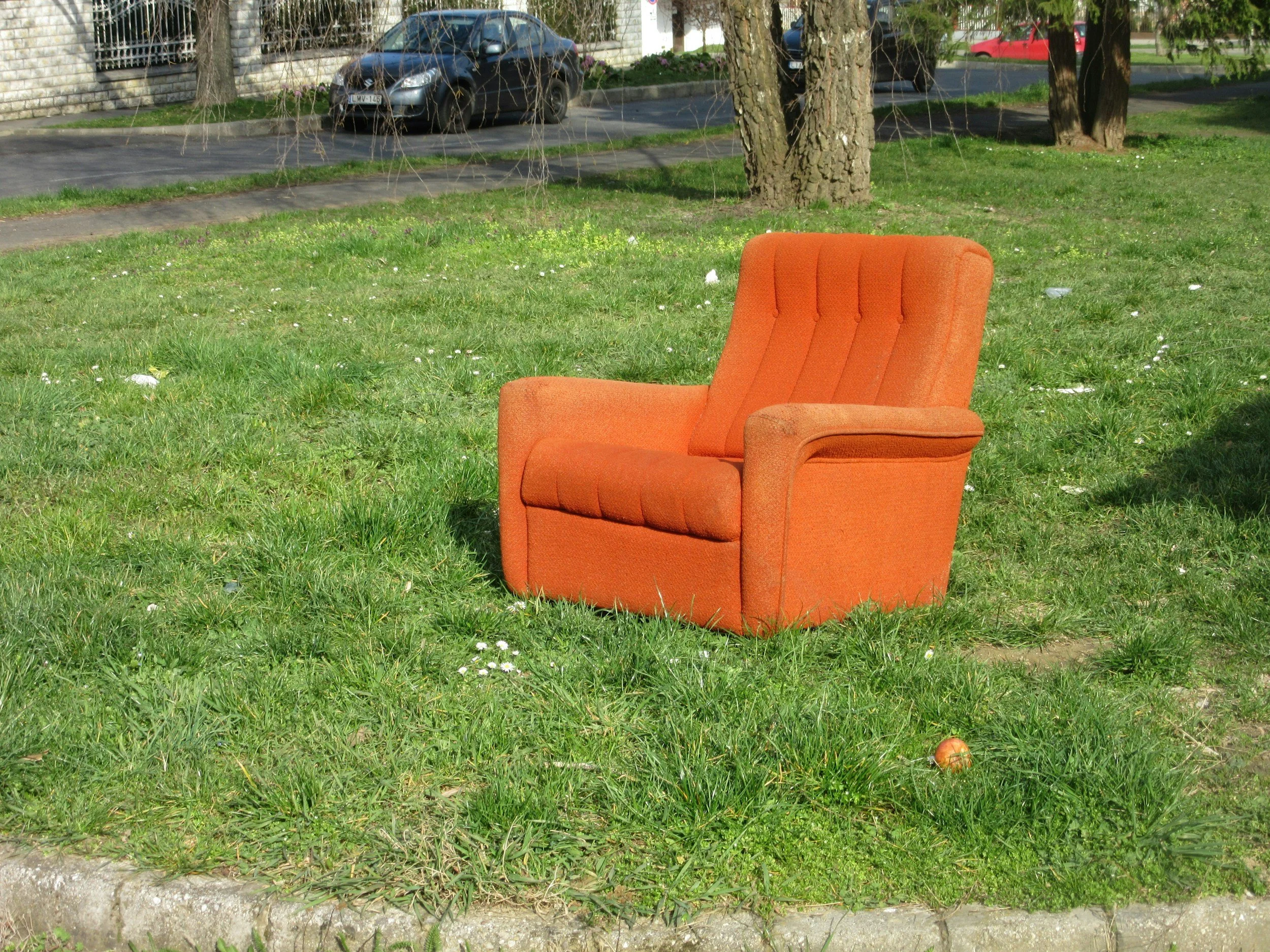 Sitting with a Feeling vs. Intellectualizing: What’s the Difference?