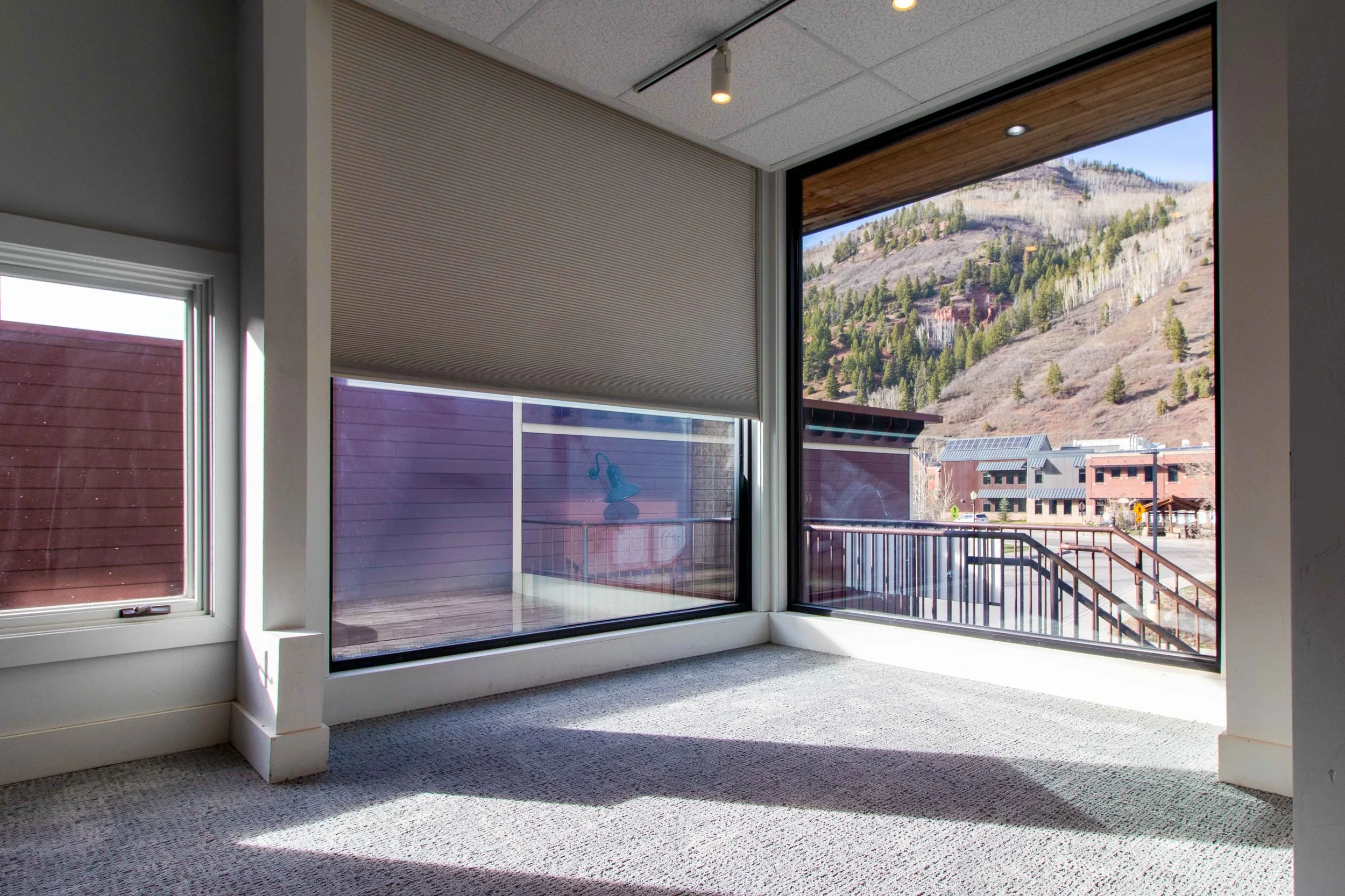 telluride-privateoffice2-5.jpg