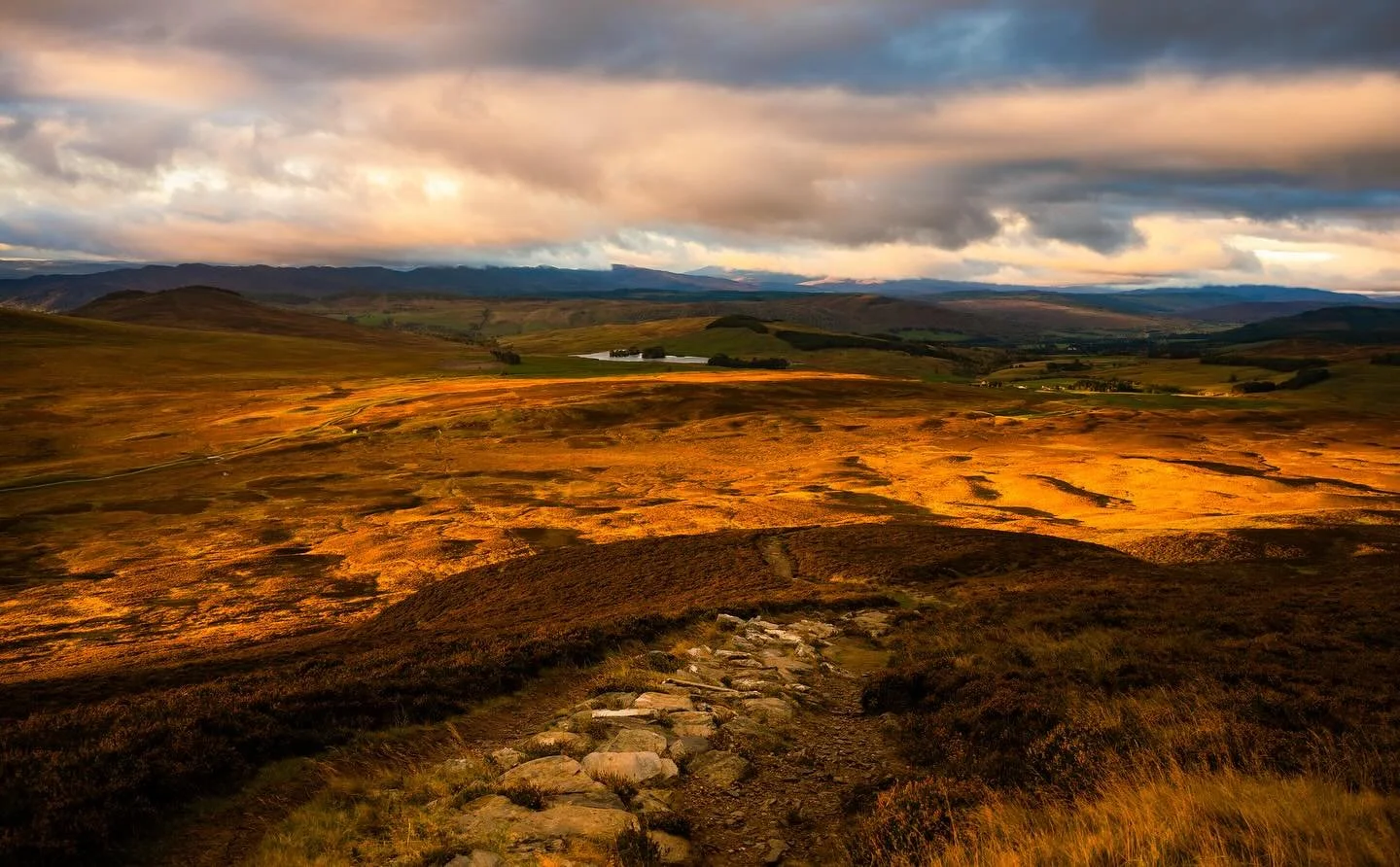 A weekend around Scotland, enjoying the autumn colours of the highlands. 
#scotland #hiking #munro #autumn #photography #nikon
