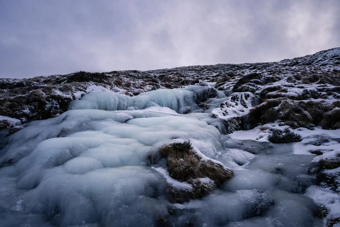 A frozen day on Ben Vorlich with @ben_fitzhugh , making the most of his new crampons and axe. 

#scotland #munro #landscapephotography #mountains #nikon