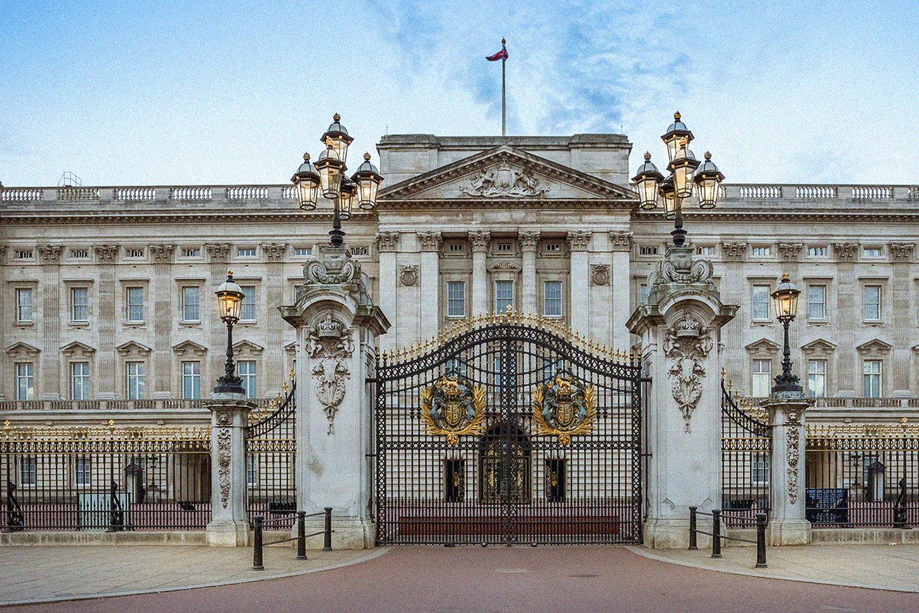 Meghan and Harry don't show up for xmas.