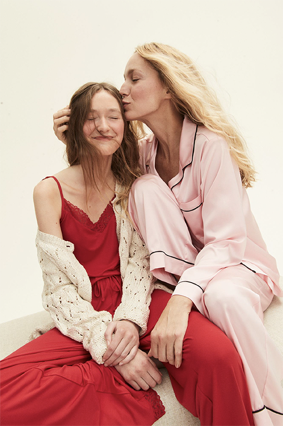 2025-0100-macys-vday-mom-daughter-lr-copy.png