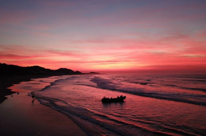 beach view diving boat