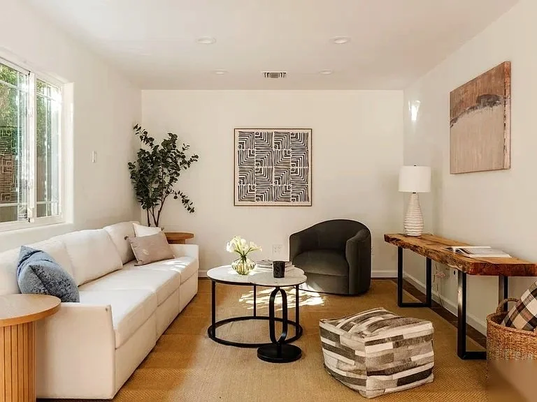 08_Sitting_Room_Alternate-2.jpg