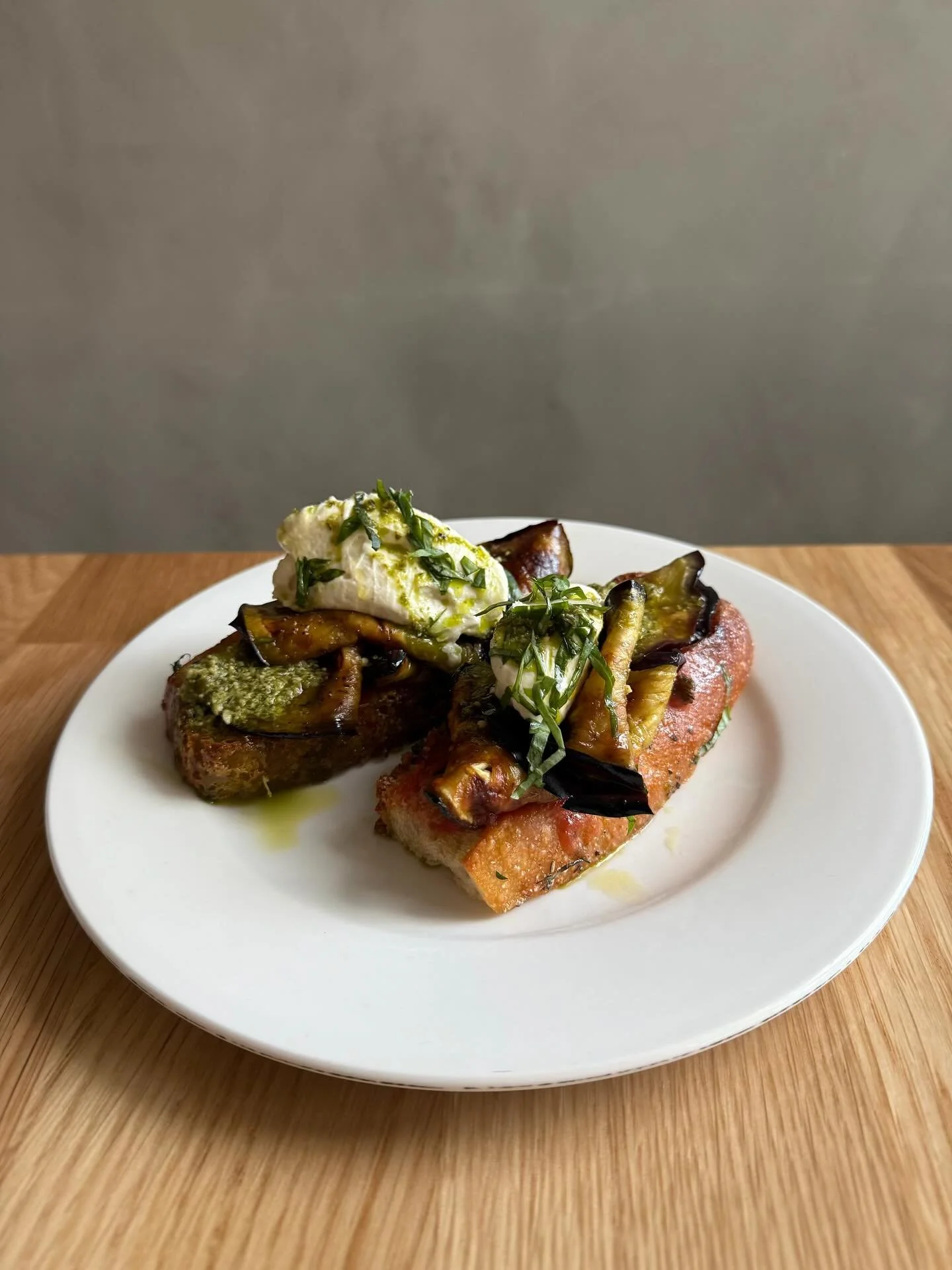 Entree special: White sour dough bruschetta w tomato, roasted eggplant, fresh ricotta, basil dressing. 

#italianrestaurant #italianfood #brisbaneitalian #brisbanerestaurant #entree #paddingtonrestaurant #4064 #rosalie