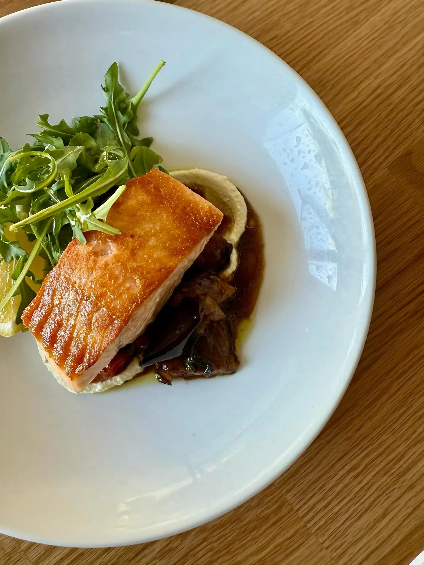 Fish of the Day is a beauty &mdash; Huon Atlantic Salmon with balsamic eggplant, heirloom tomatoes, lemon and almond crema.
Perfect spring flavours, perfect excuse to dine with us tonight. 🌿🐟
#barchettapaddington #brisbanefoodies #eatlocal #italian