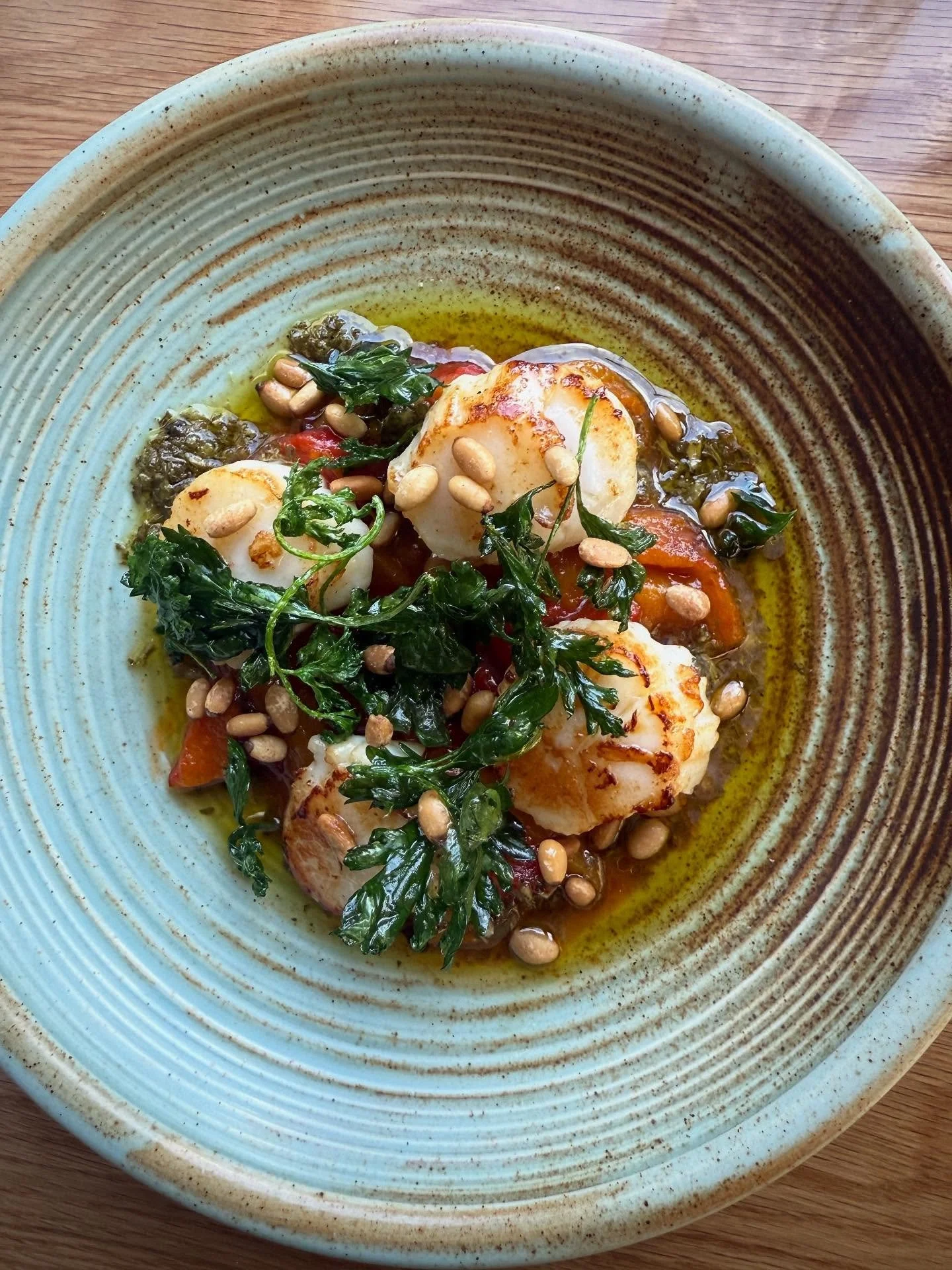 New entree from our spring menu 
Seared Shark Bay scallops with peperonata, toasted pine nuts, oregano &amp; lemon &mdash; light, vibrant and full of flavour. 🐚

Perfect to start your evening with a glass of wine. ✨

#barchettapaddington #brisbanere