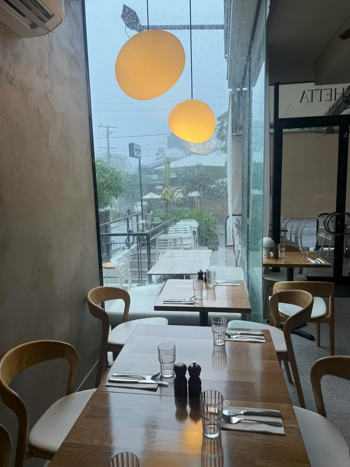 Let it rain ☔️
We&rsquo;re warm, cosy and cooking inside at Barchetta 🍝🍷