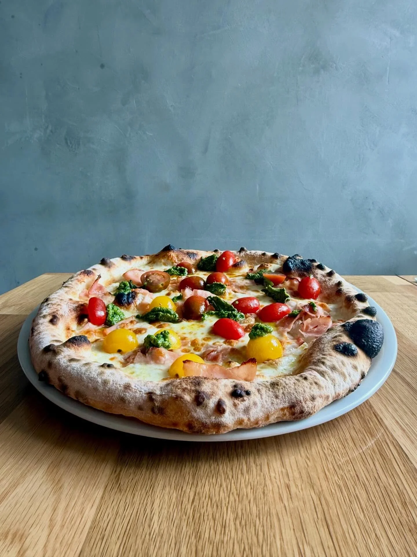 NEW PIZZA - VERDE ITALIA 🇮🇹
Mozzarella.
Ham off the bone.
Heirloom cherry tomatoes.
Basil pesto.
Parmesan.

Simple. Fresh. On the menu at Barchetta.

#Barchetta #VerdeItalia #ItalianDoneRight #PaddingtonDining #Pizza