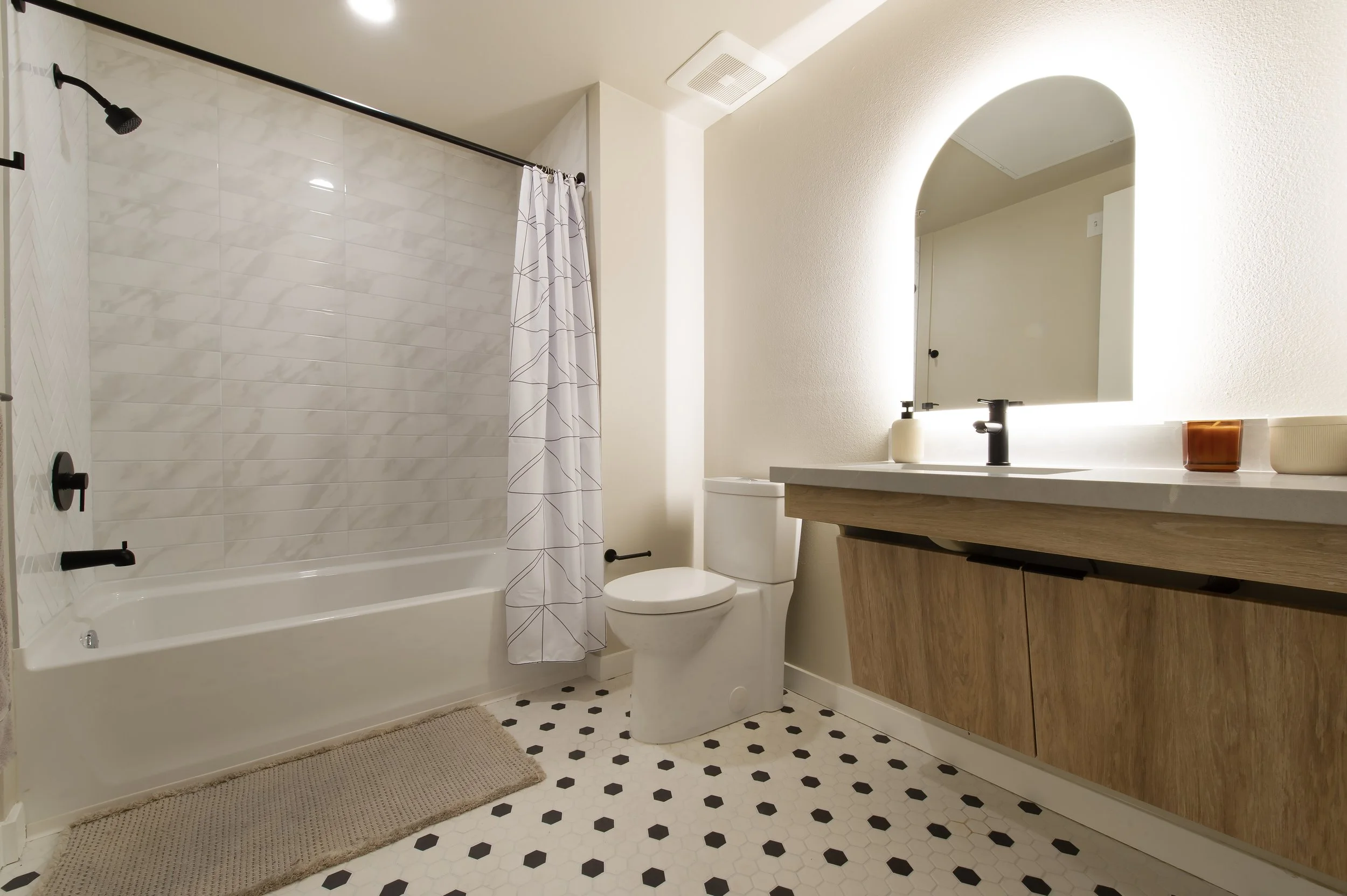 Bathroom 01.jpg