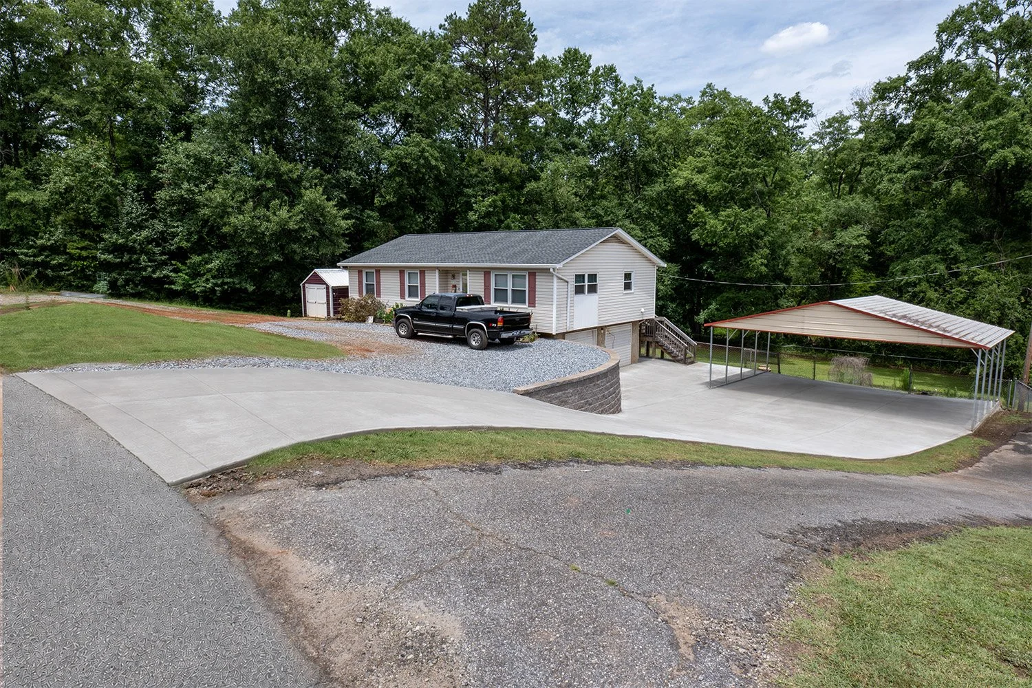 Asphalt vs. Concrete Driveways: Which Is the Better Investment?