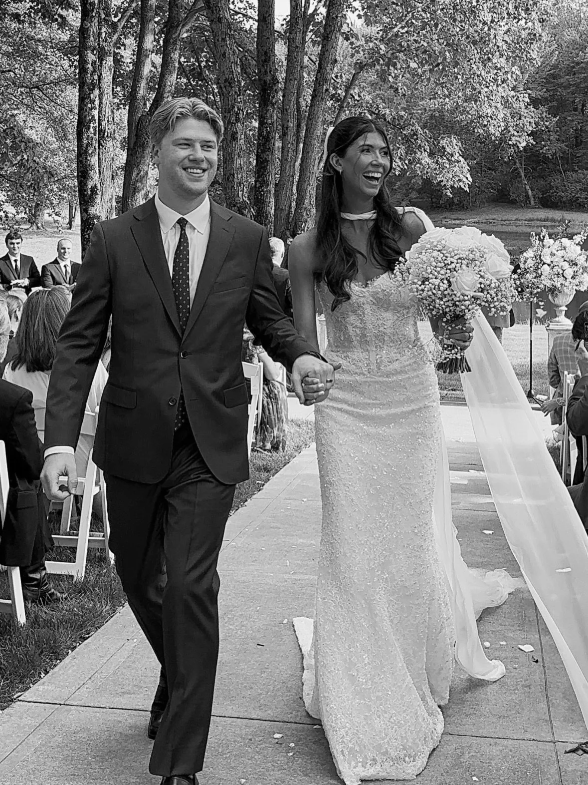 Some candid little moments captured from Ariel &amp; Will&rsquo;s wedding this weekend! A couple that truly is just so love and happy to be with everyone. 

#clevelandwedding #weddingcontentcreator #cleveland