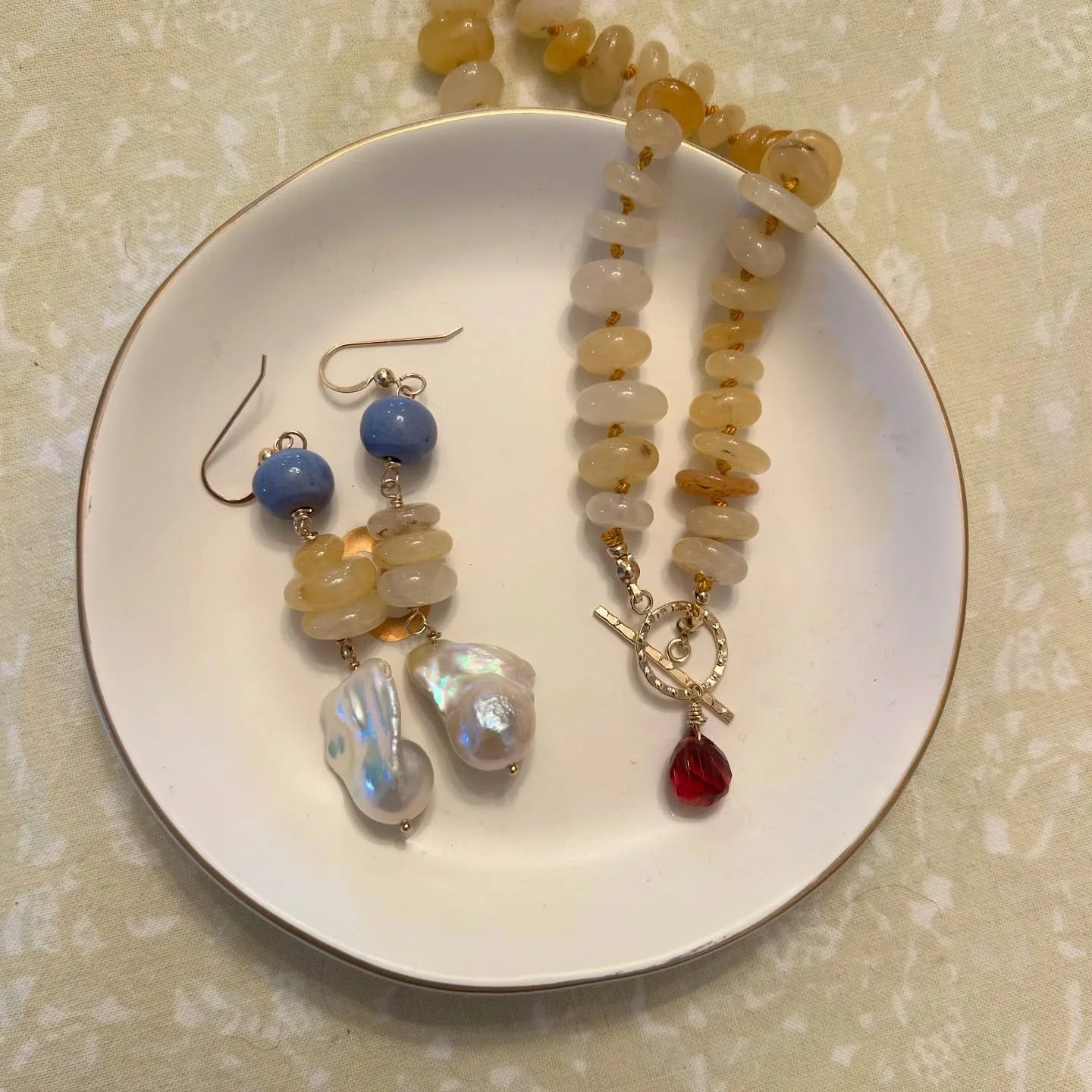 Surrounded myself with beads this holiday 🎄 Grateful for this time spent with family and friends!

#happyholidays #jewelry