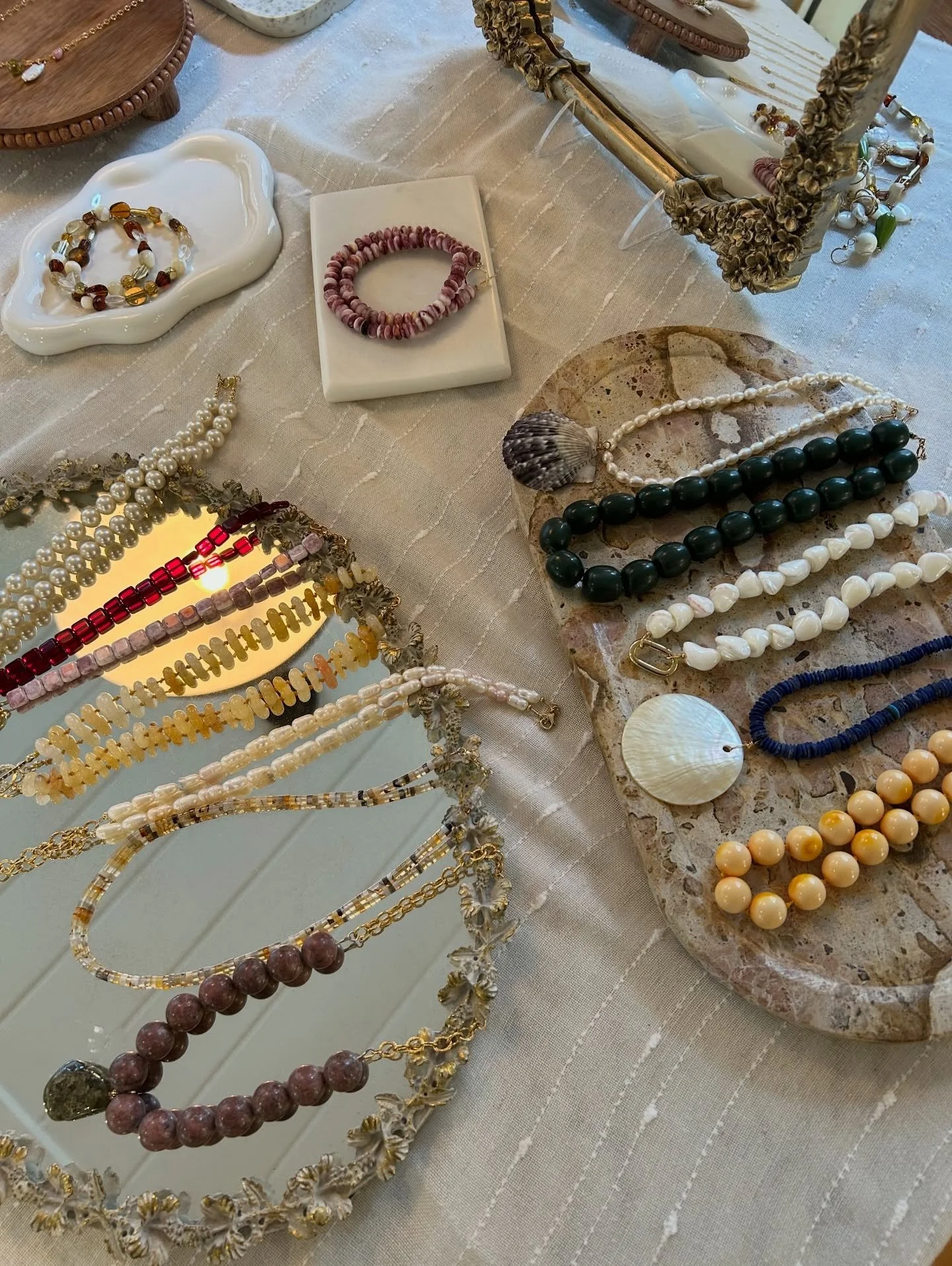 Told myself 2026 was the year of selling at markets. Jewelry small biz friends send all tips + tricks!!!

#smallbusiness #handmadejewelry #madeinseattle