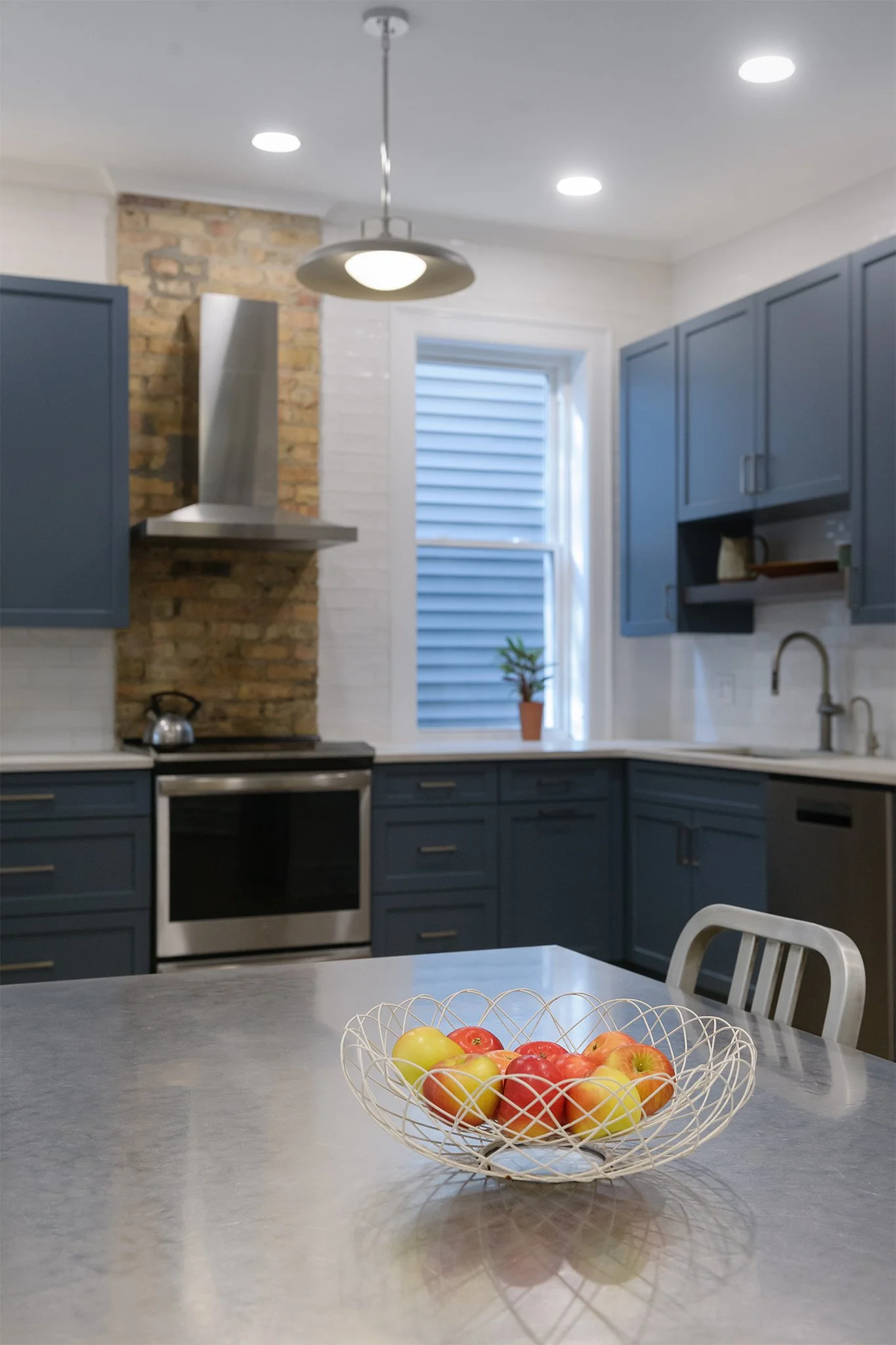 Modern Vintage / Graceland West