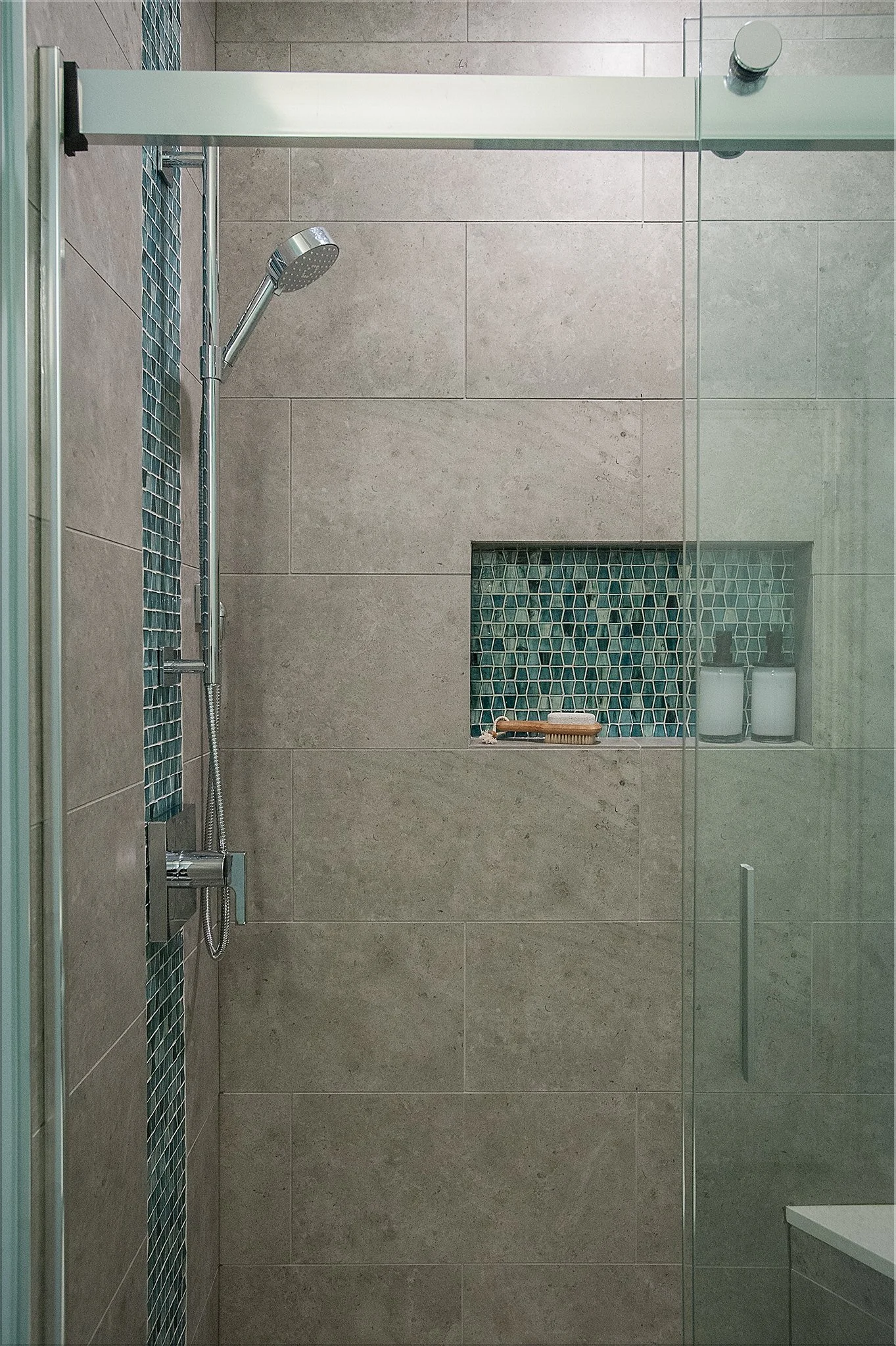 Colorful Bathrooms / Lincoln Park