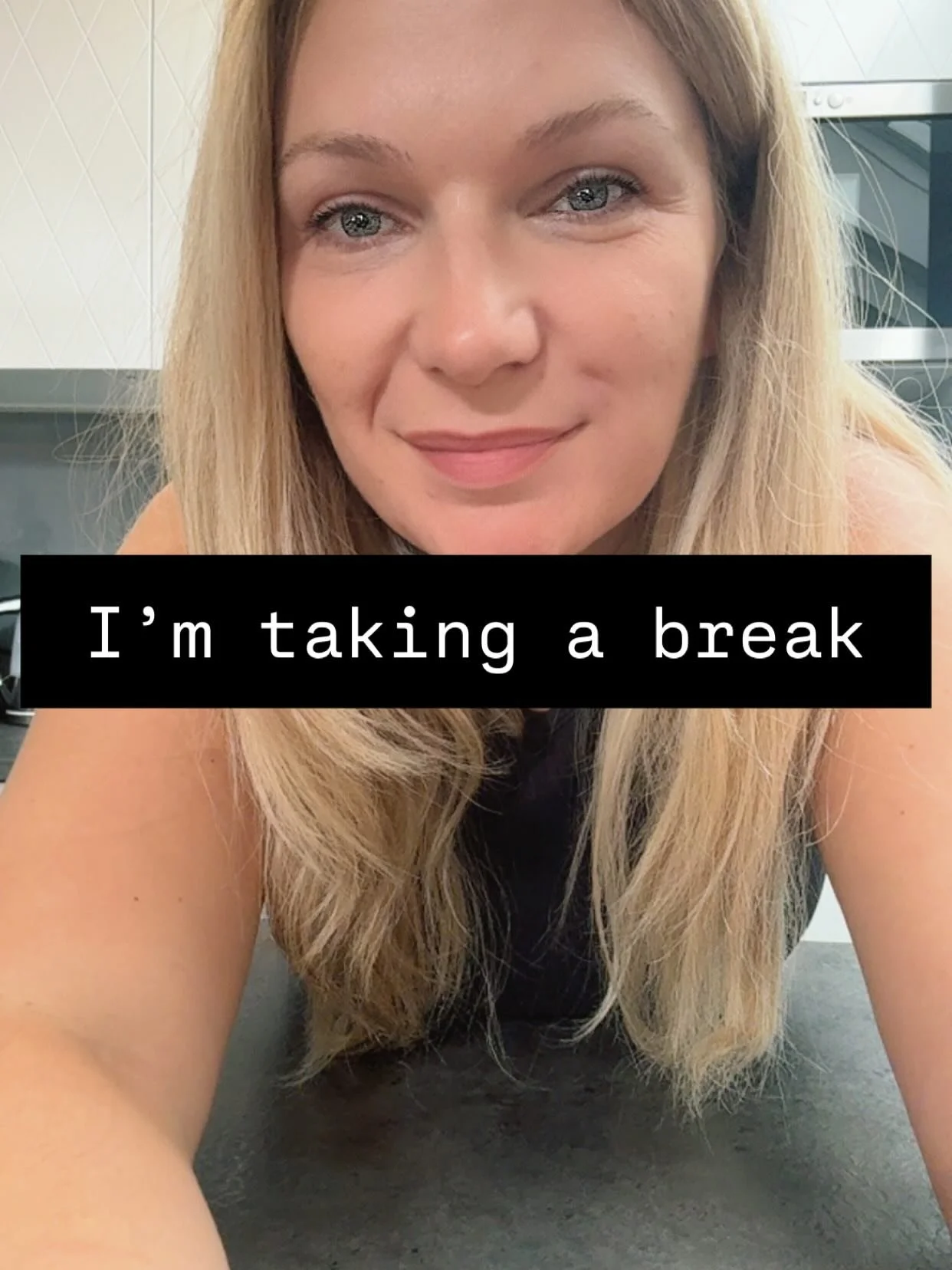 Sometimes you just need to PAUSE. I&rsquo;ve got a couple of projects I need to complete so I&rsquo;m going to pause everything else for a bit so I can focus! 

Be back soon &hearts;️&hearts;️&hearts;️&hearts;️