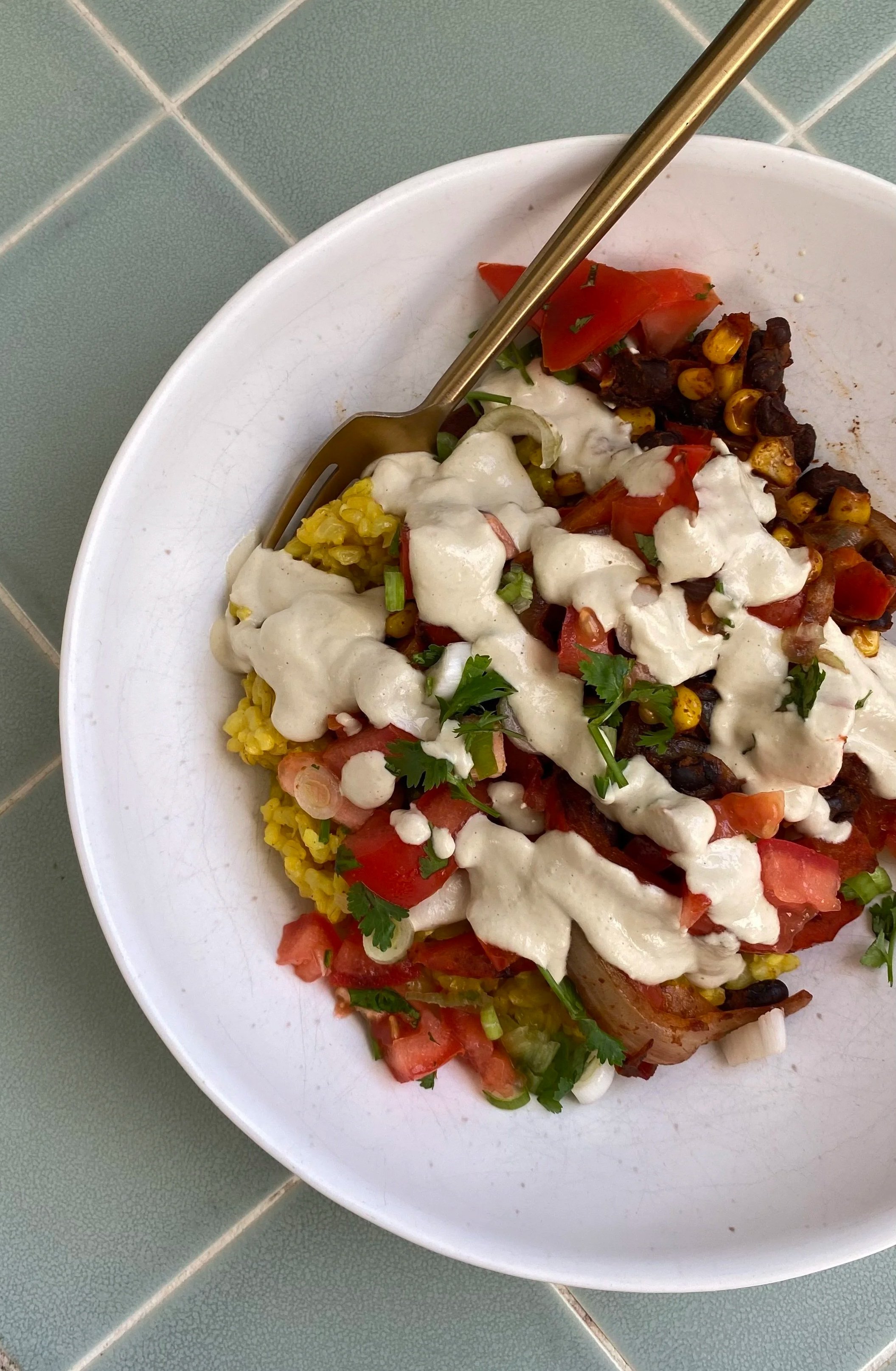 fajitas bowl with turmeric rice &amp; vegan sour cream
