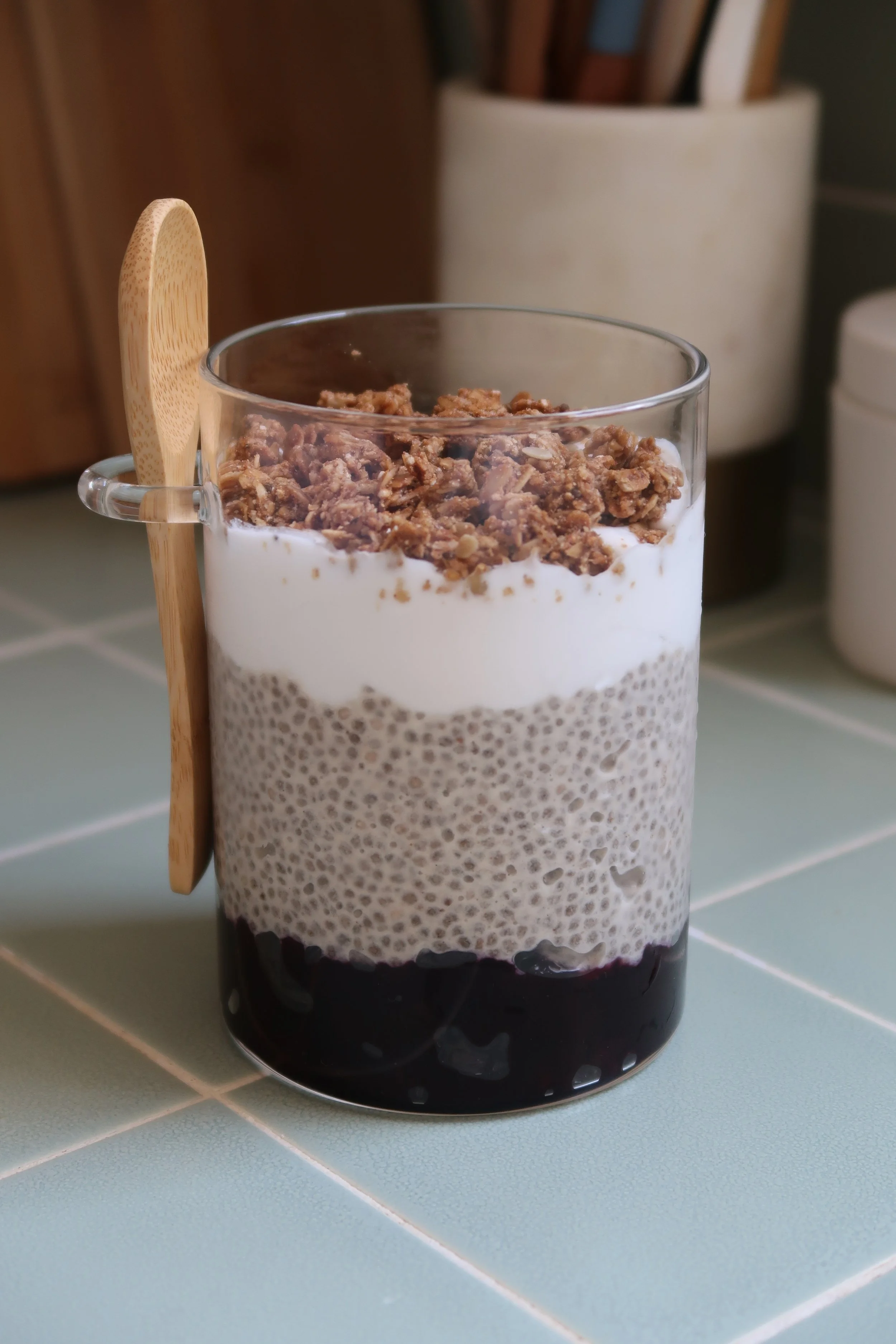layered blueberry breakfast jar