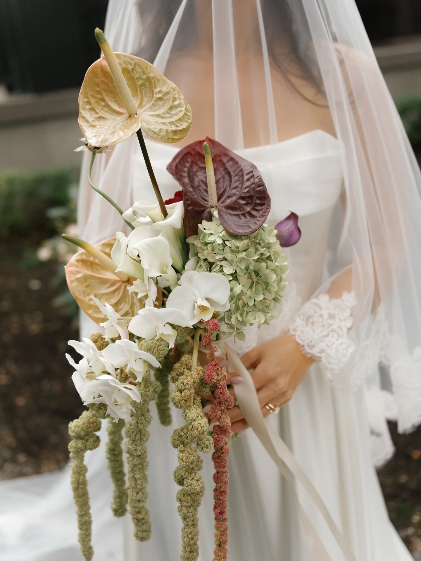 a timeless love 🤍

Venue @sandpiperresort 
Photographer @kaoverii_silva 
2nd Photographer @yukischell.photography 
Florist @begfloral 
HMUA @rose.quartzbeauty 
Decor @valleyweddings