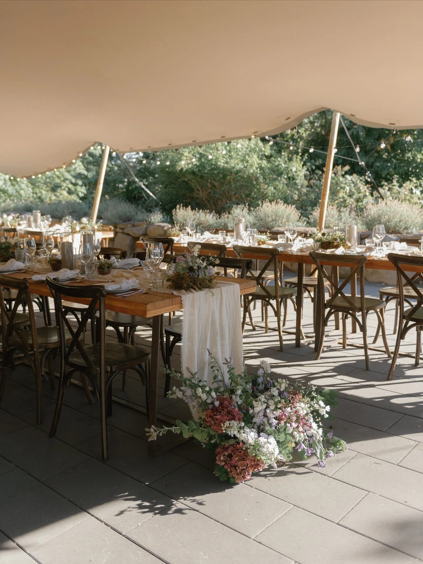 the vision: manicured wildflower 🌸✨

Planner @rockpapersquare
Photographer @kaoverii_silva
Venue + Catering @bodegaridge
Makeup @alisha_hopps
Hair @savethedatebeauty
Florist @gossipfloral
Videographer @bekalinpro
Officiant @vanofficiant
DJ @soundstr
