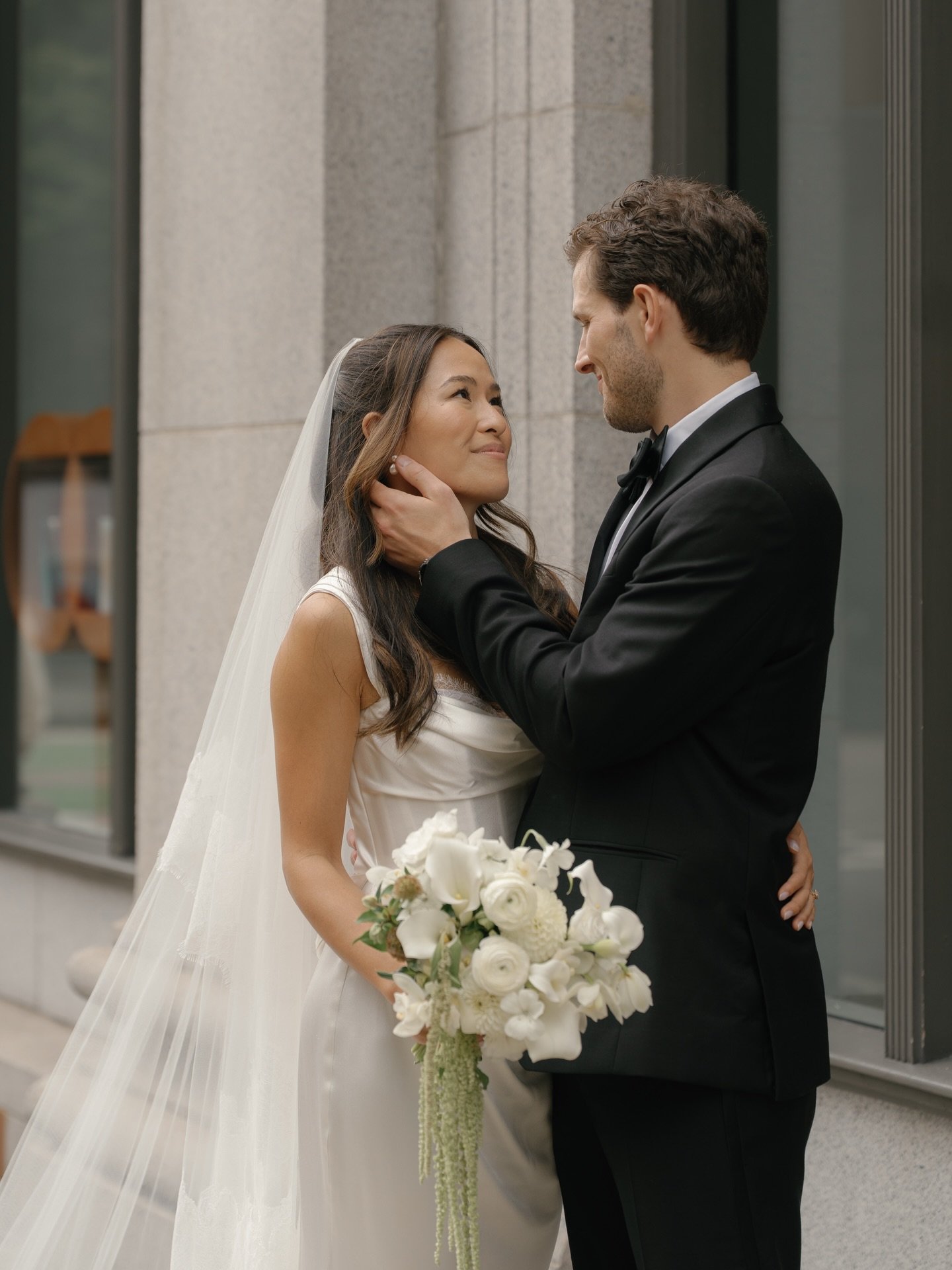 Jo + Will &ndash; just married 💍

Venue @vancouverclub
Photographer @kaoverii_silva
Florals @oakandwillowflorist
Content creator @thelovecontent.co
Band @famous_players_band
DJ @djtycoentertainment
HMUA @kahliaadamsmakeuphair
Photo Booth @blue.monke