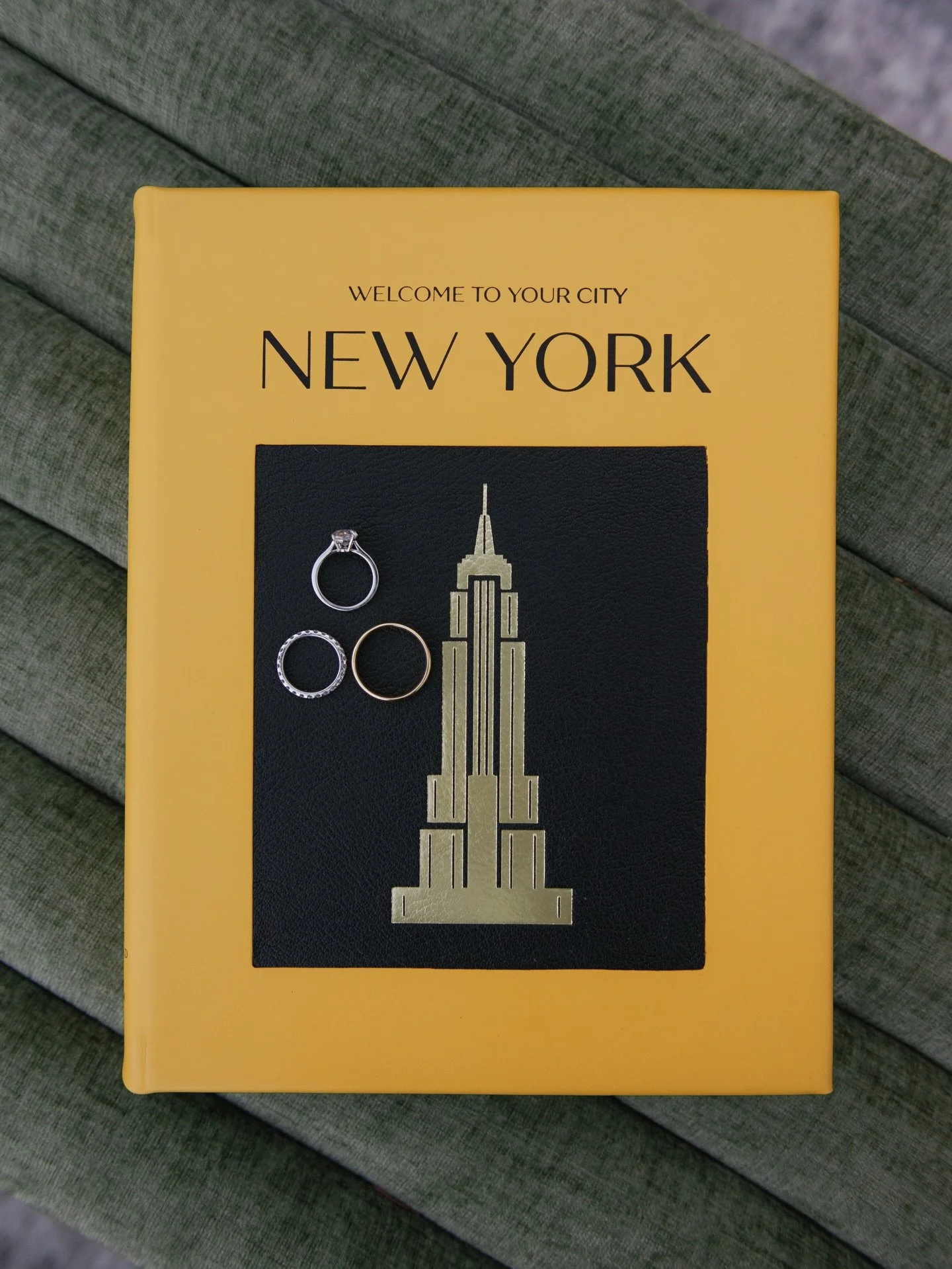 The quiet moments before these two walked down the aisle 💍

Planner @rockpapersquare
Photographer @kaoverii_silva
Florist @folklorefloralvictoria
Videographer @lilyventurefilms
Venue @bilstoncreekfarm
Catering @open_water_catering
Bar @twistvictoria