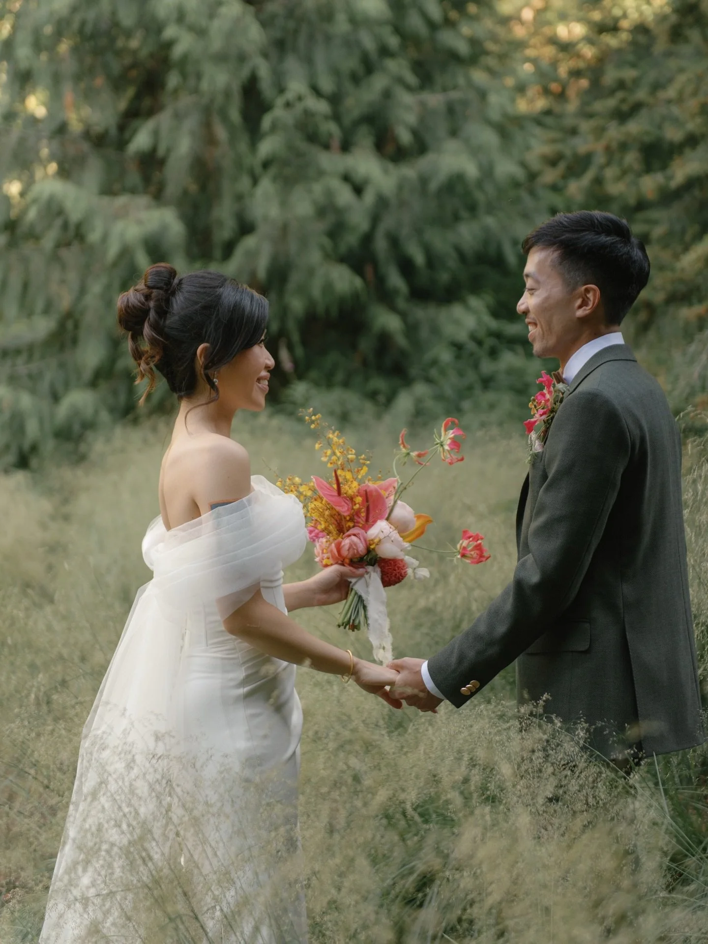 Melissa &amp; Brendan &ndash; the sweetest duo 💐

Photography @kaoverii_silva
Planning @feifeiweddings
Florals @floral_mood_design
Ceremony Venue @audainartmuseum
Canap&eacute;s @chibaprivatechefwhistler
Reception @wildbluerestaurant
Choir + Band @t