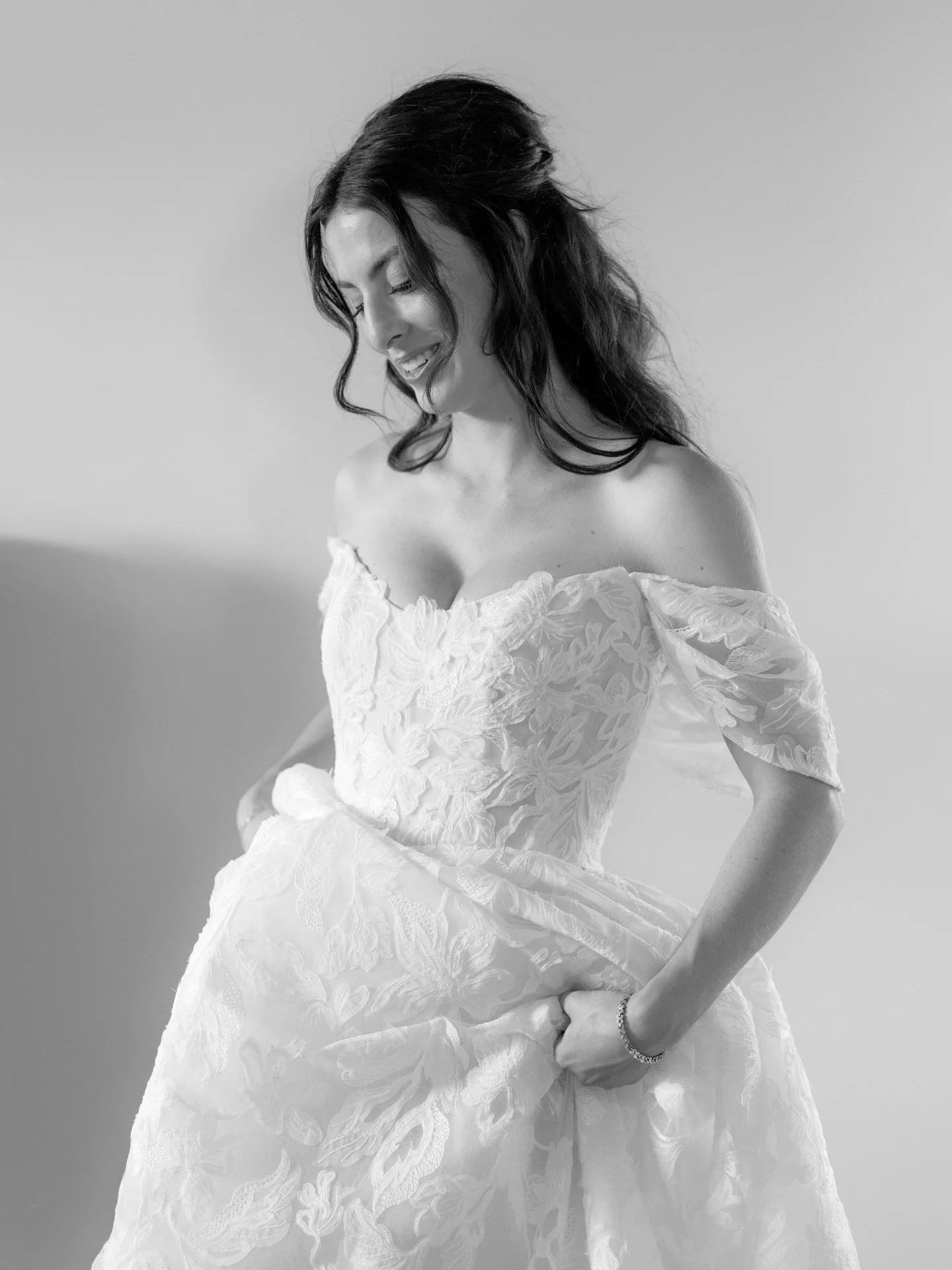 The morning moments 🤍

Planner @rockpapersquare
Photographer @kaoverii_silva
Venue + Catering @bodegaridge
Makeup @alisha_hopps
Hair @savethedatebeauty
Florist @gossipfloral
Videographer @bekalinpro
Officiant @vanofficiant
DJ @soundstripemusicco
Dec