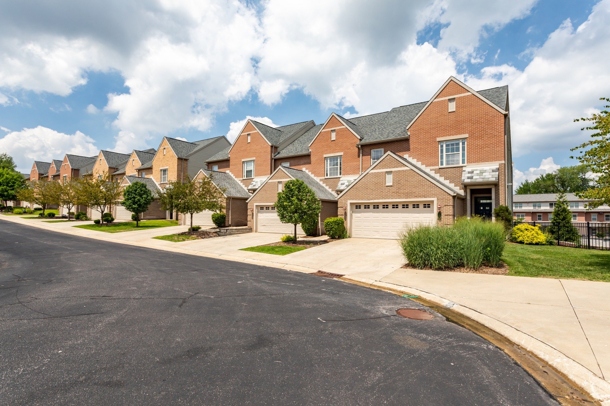 Gather your friends and cheer on the Irish in our spacious 4-bedroom townhomes! With a private balcony and attached garage, you&rsquo;ll have plenty of room to relax, entertain, and make unforgettable memories together. #NotreDameLiving #StudentLivin