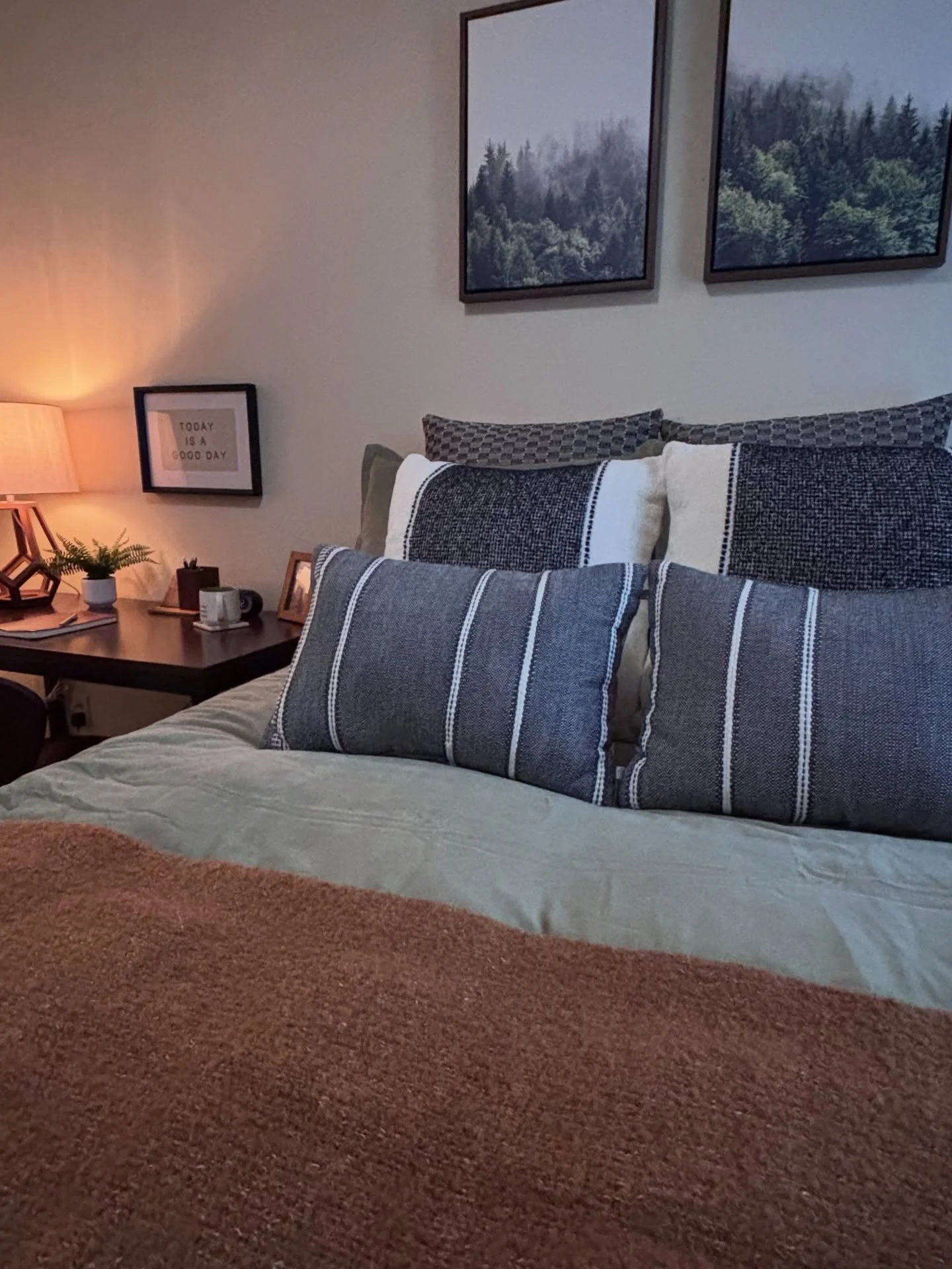 Love is officially in the air 💘

Our Valentine&rsquo;s Flash Sale for 2026/2027 leases runs Feb 10th through 16th, but once you start, the clock is on ⏰

Apply and sign within 48 hours to receive:
&bull; Waived application fee
&bull; $400 gift card
