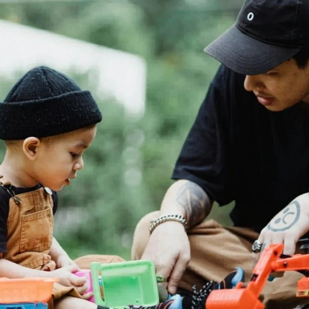 Did you know&hellip; 
.
A child can know a word and still not know how to use that word flexibly. 💬
.
You may hear your child label pictures, name objects, or answer &ldquo;What&rsquo;s this?&rdquo; during structured practice, but then those words d