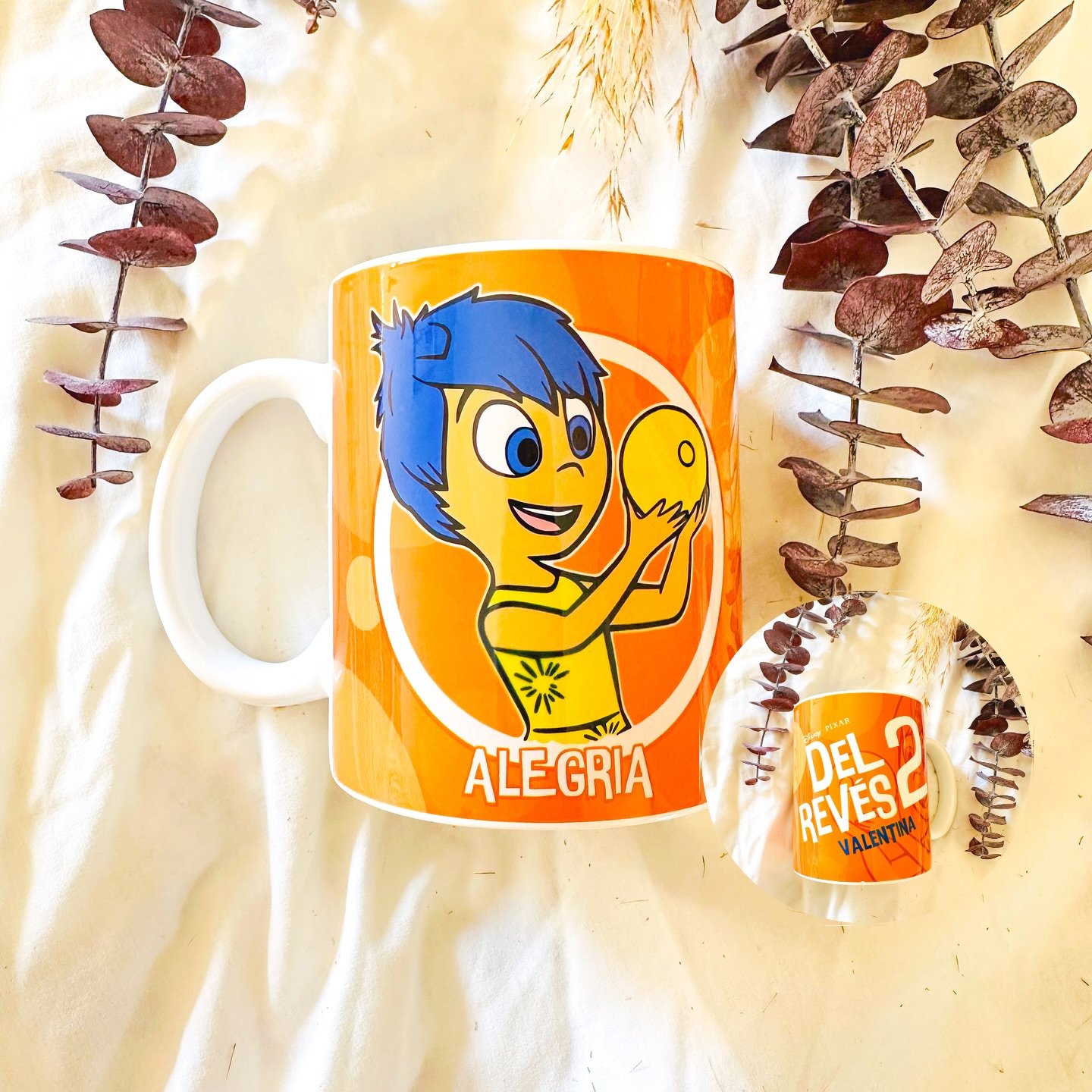 ✨ ¡Elige tu emoción… y tómate el café con ella! ☕🧠
En Pim Pam Box lo hacemos todo con emoción, y estas tazas no son la excepción 😍
Cada una tiene a uno de los nuevos personajes (y también los