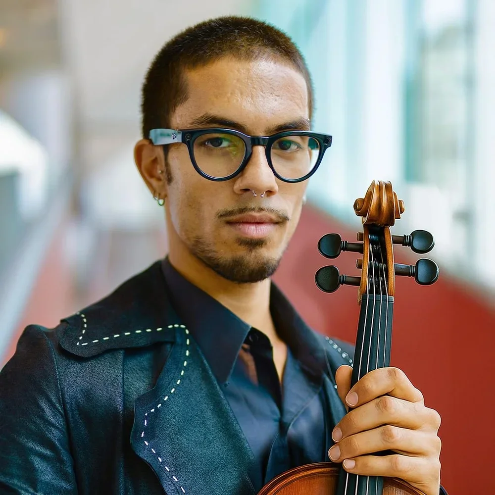 Kaya Gür poses with his violin